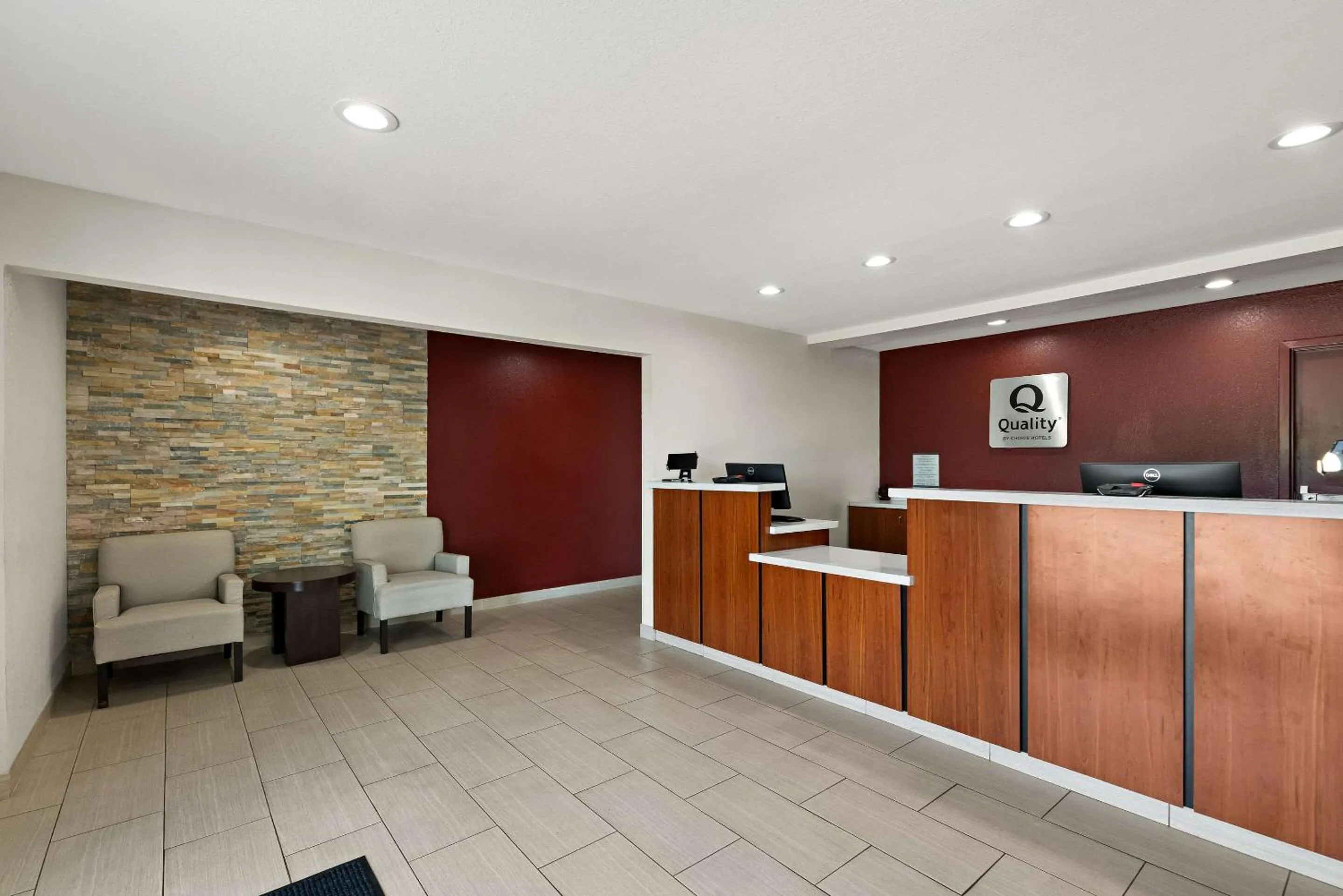 Lobby or reception in Quality Suites Wildwood - The Villages
