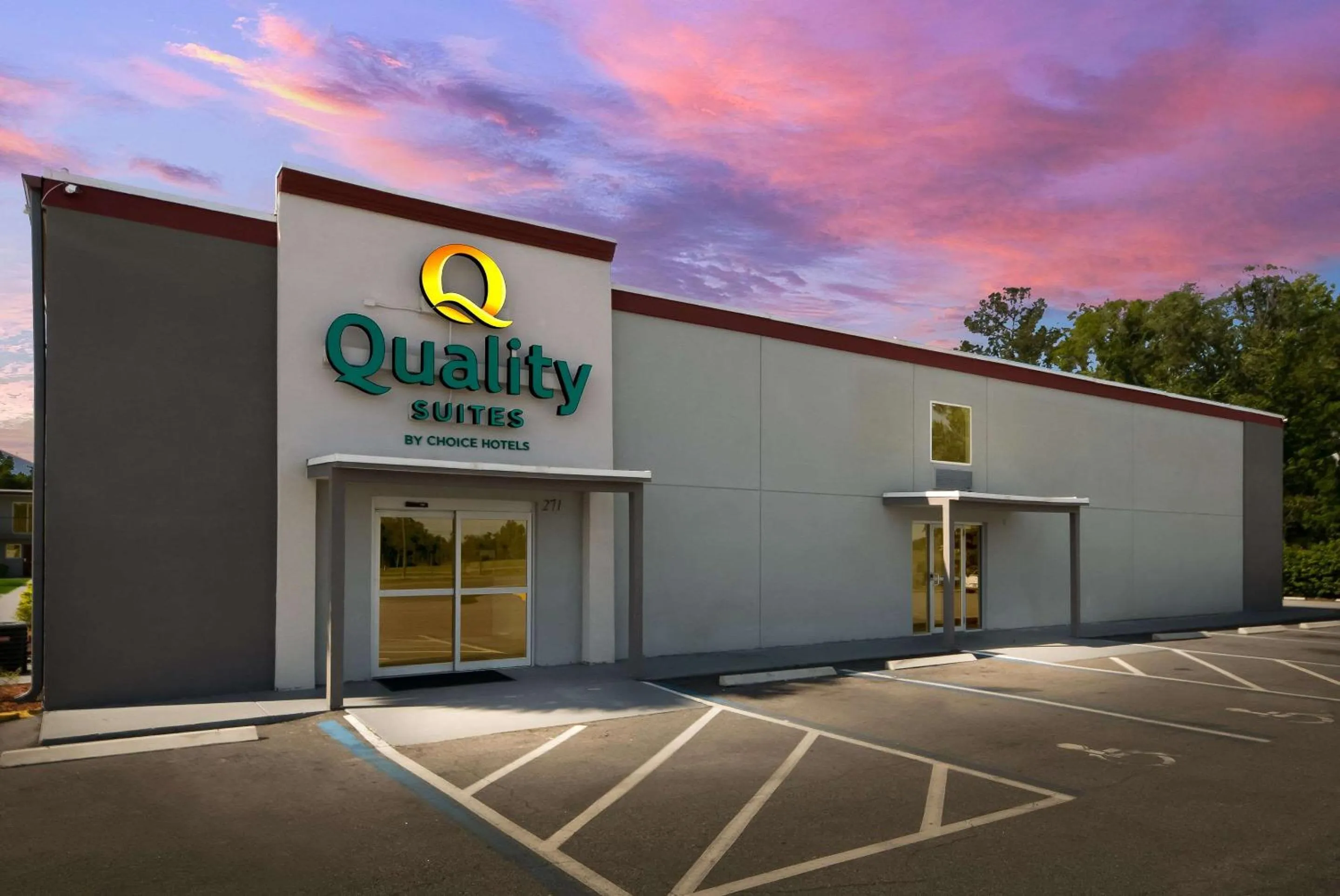 Property building in Quality Suites Wildwood - The Villages