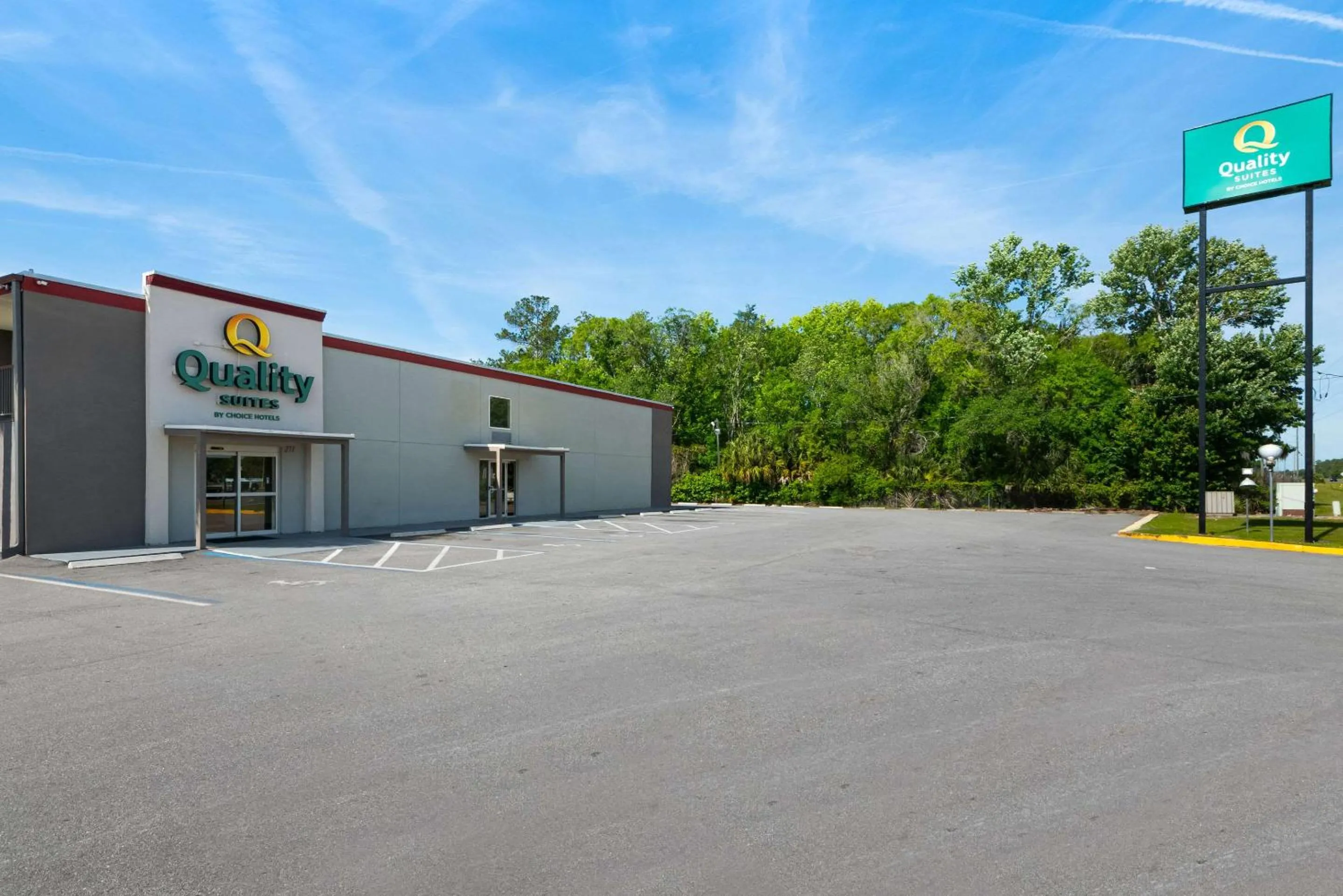 Property building in Quality Suites Wildwood - The Villages