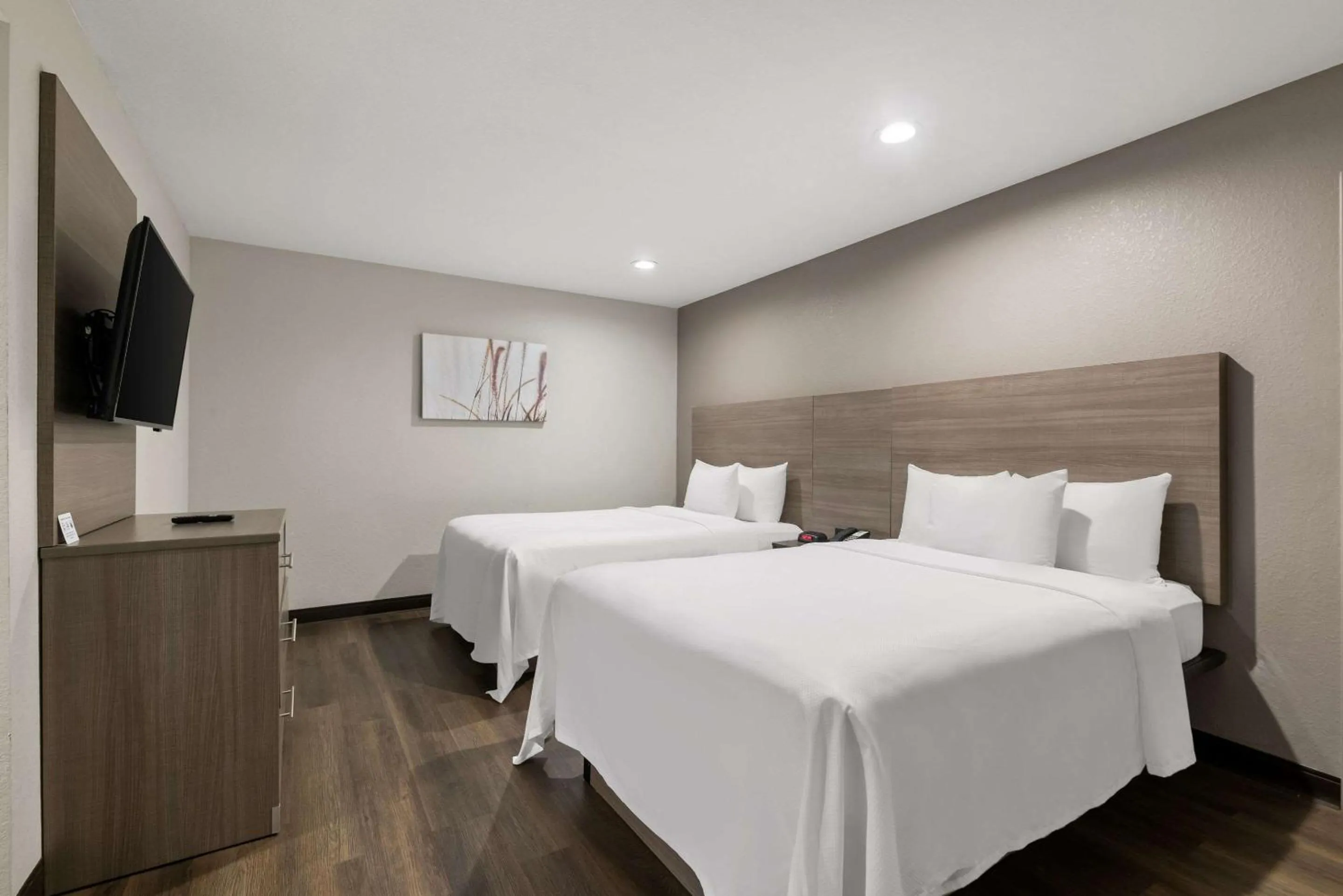 Bedroom, Bed in Quality Suites Wildwood - The Villages