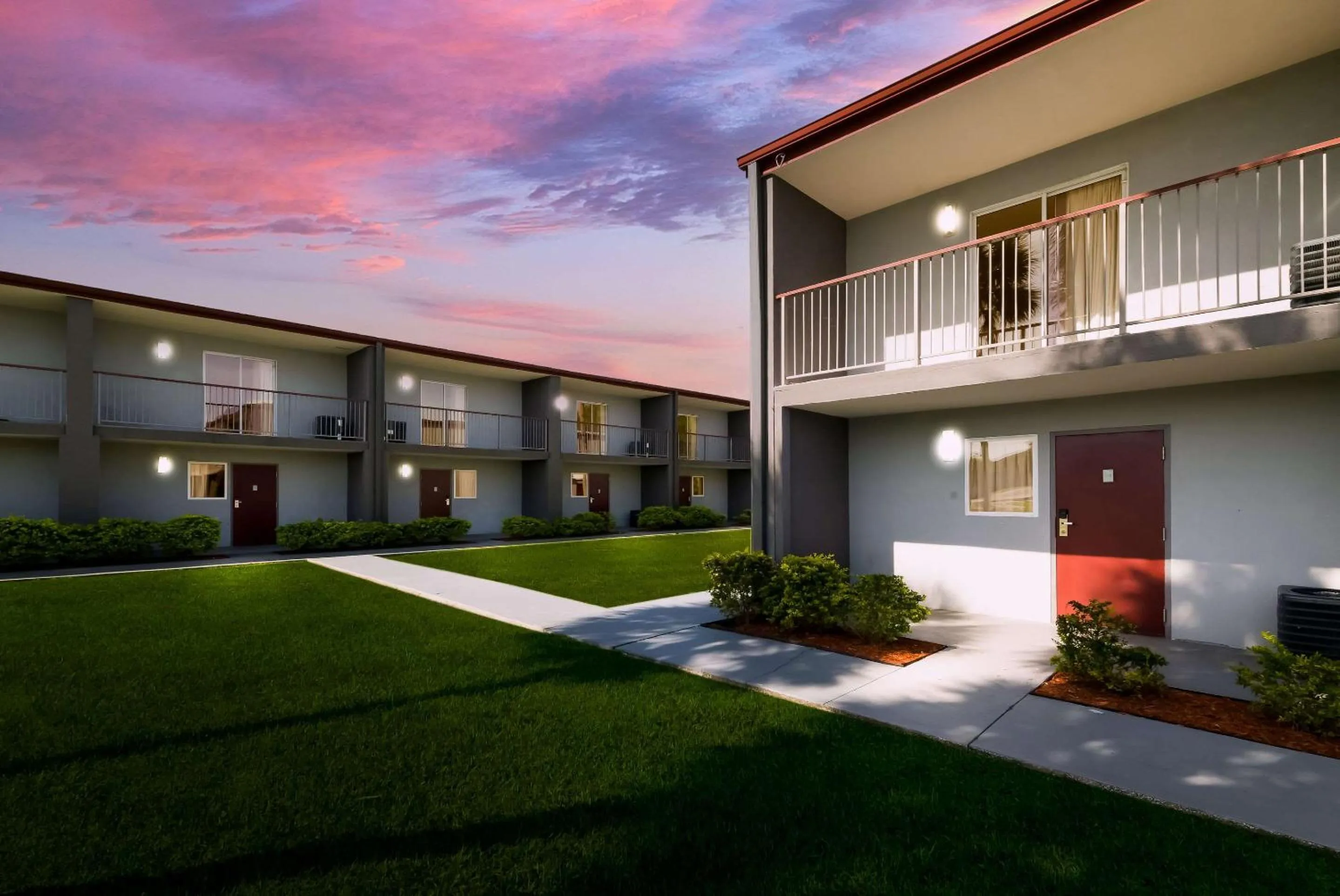 Property building in Quality Suites Wildwood - The Villages