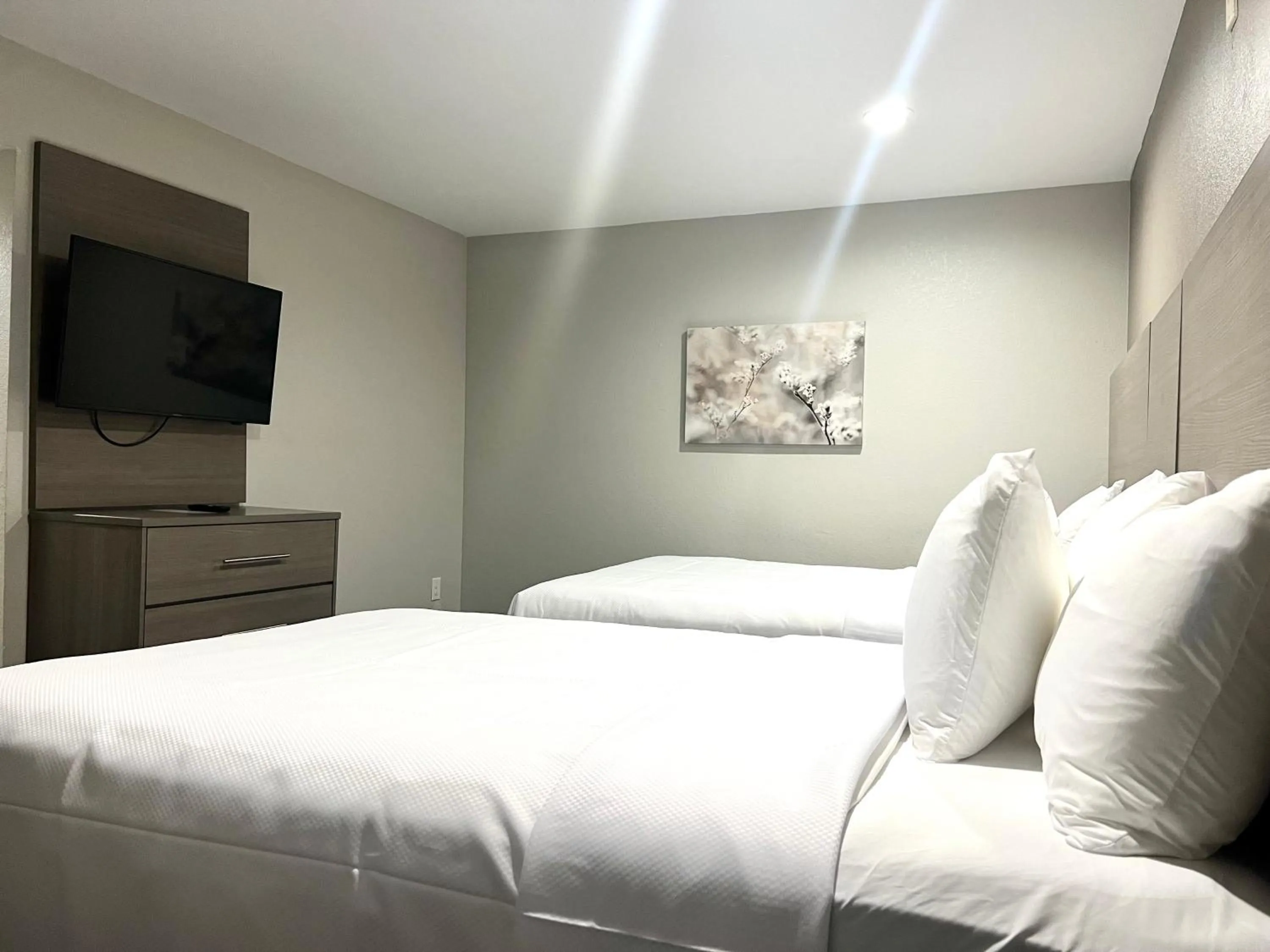 Bed in Quality Suites Wildwood - The Villages