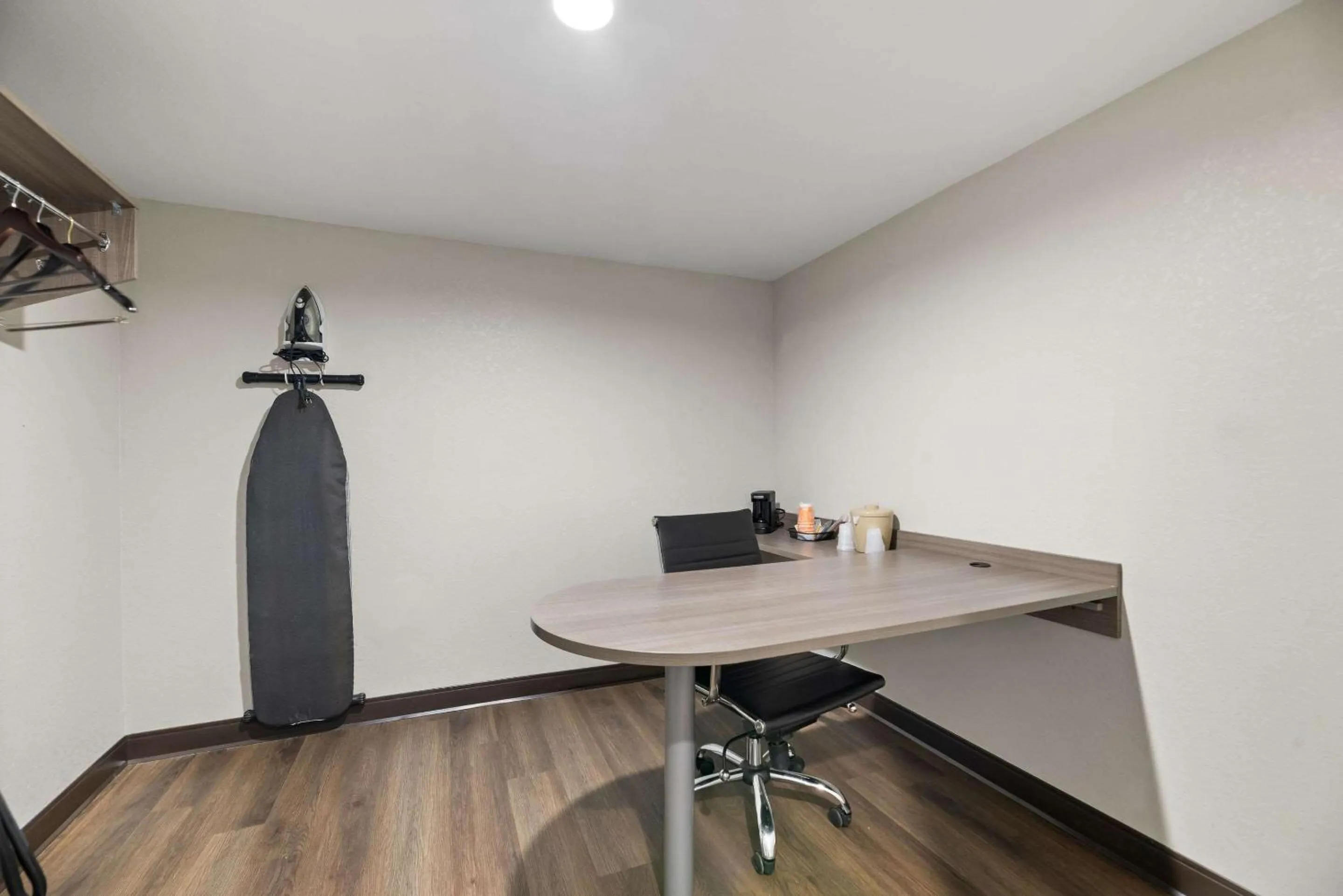 Bedroom in Quality Suites Wildwood - The Villages