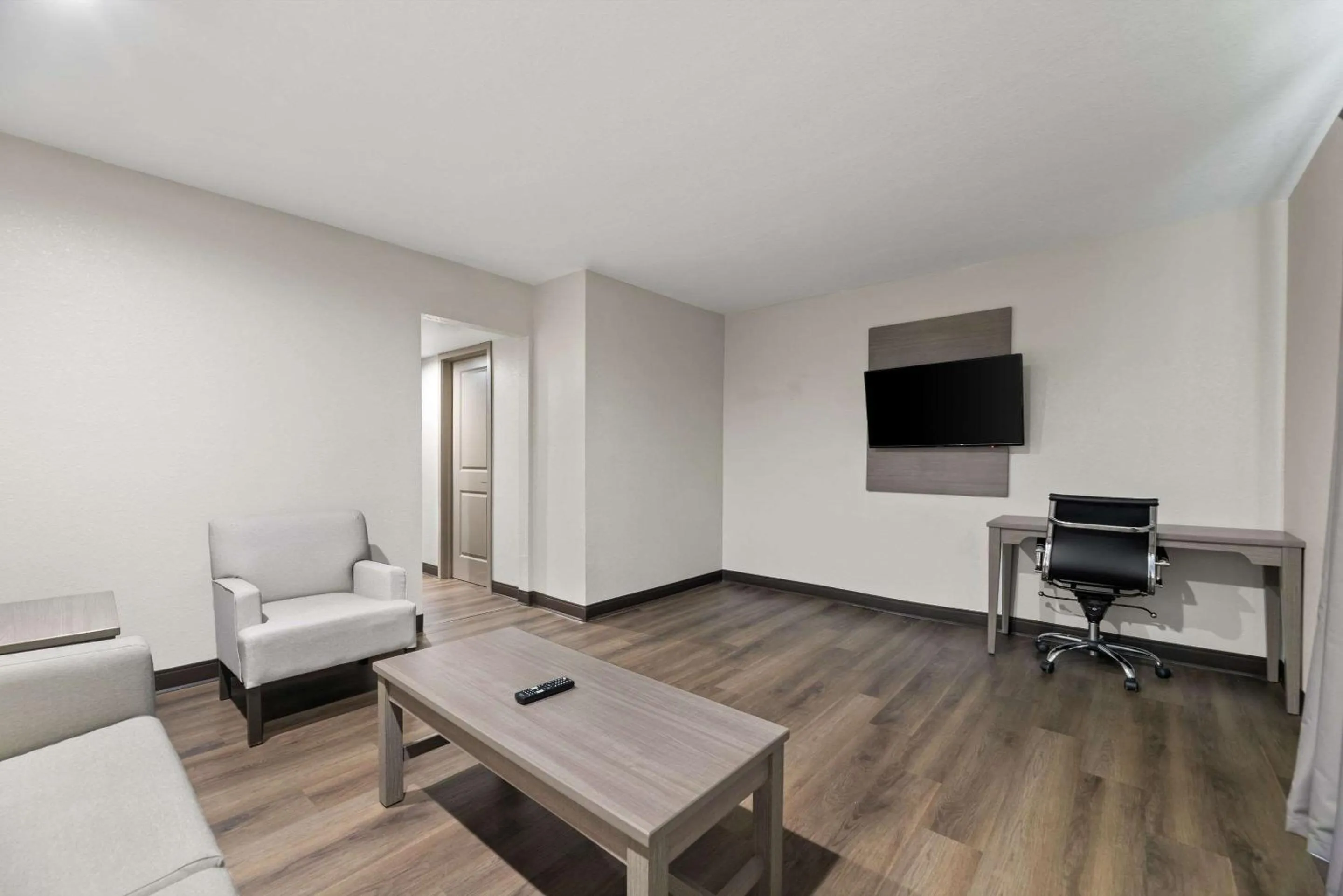 Bedroom in Quality Suites Wildwood - The Villages