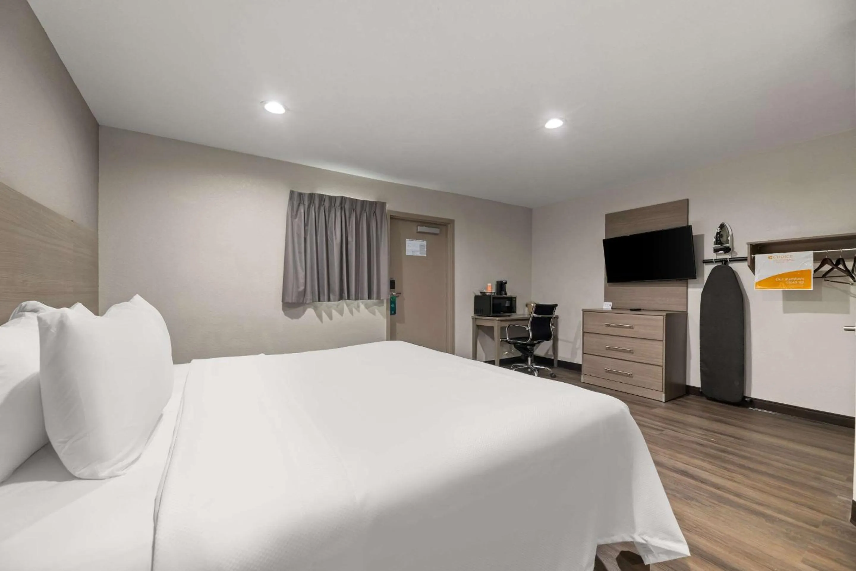 Bedroom, Bed in Quality Suites Wildwood - The Villages