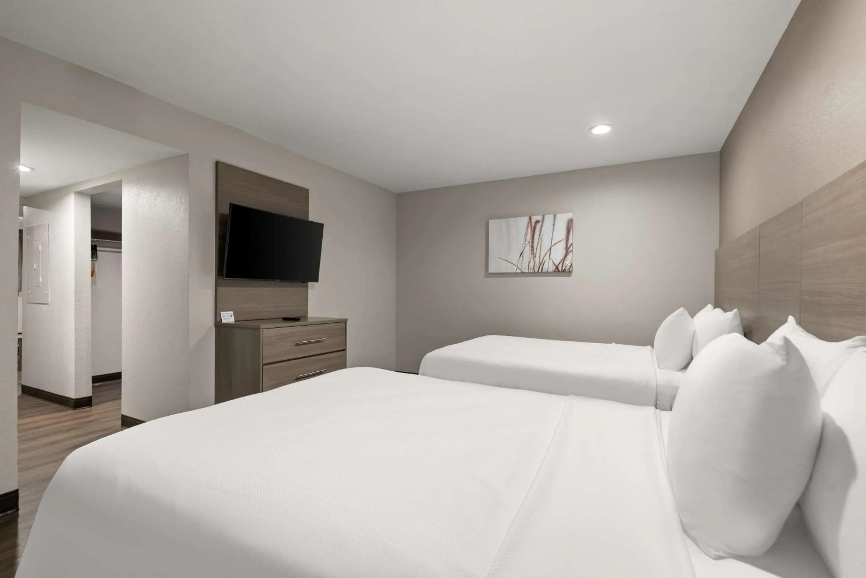 Bedroom, Bed in Quality Suites Wildwood - The Villages