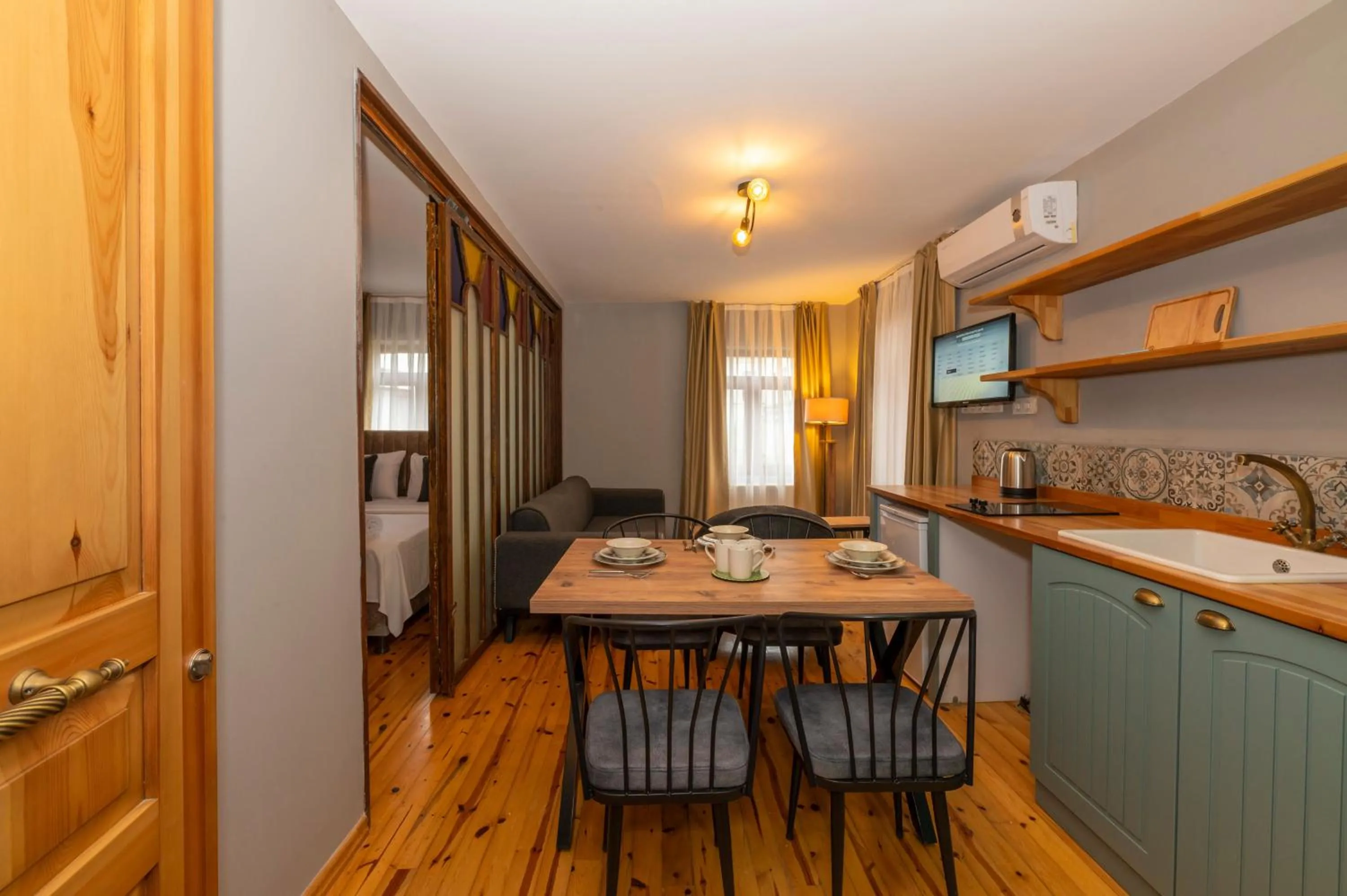 Kitchen or kitchenette in Suites İstanbul