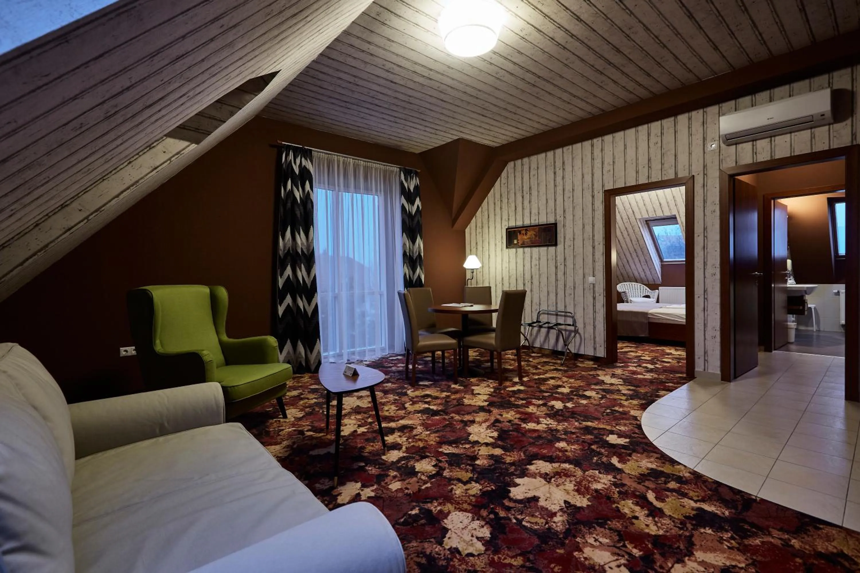 Living room, Bed in Hotel Lajta Park
