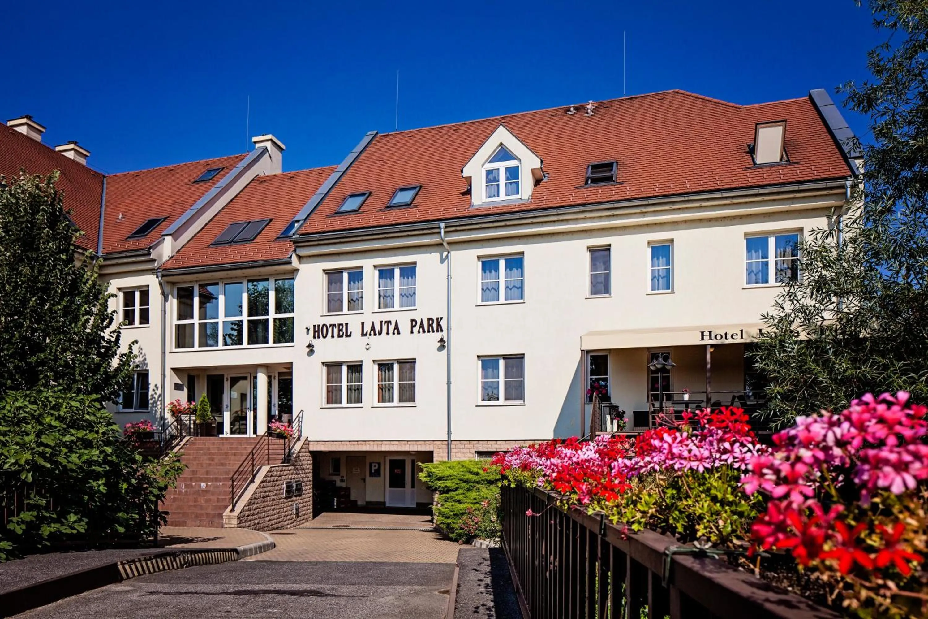Facade/entrance in Hotel Lajta Park