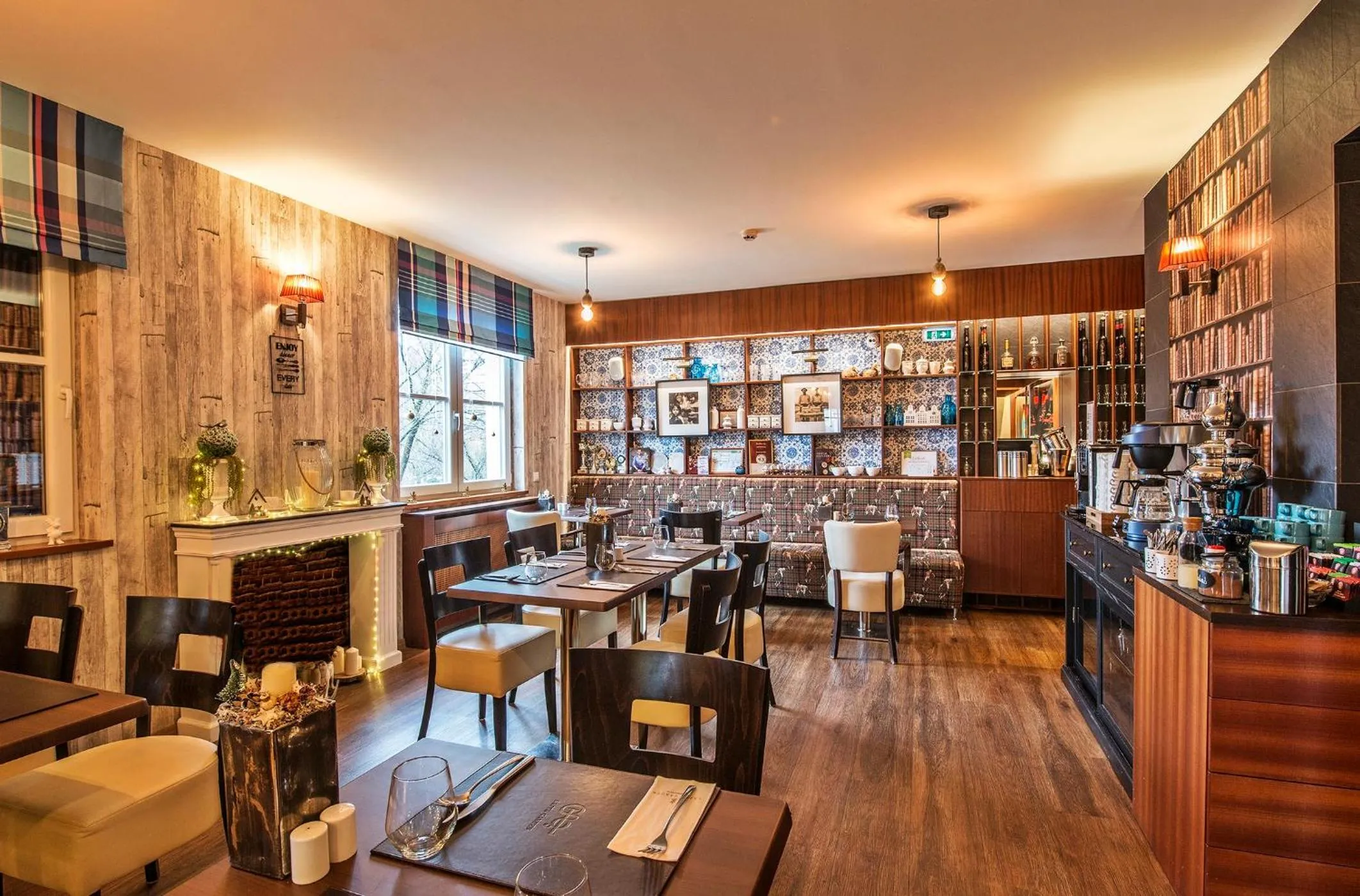 Restaurant/places to eat in Hotel Lajta Park