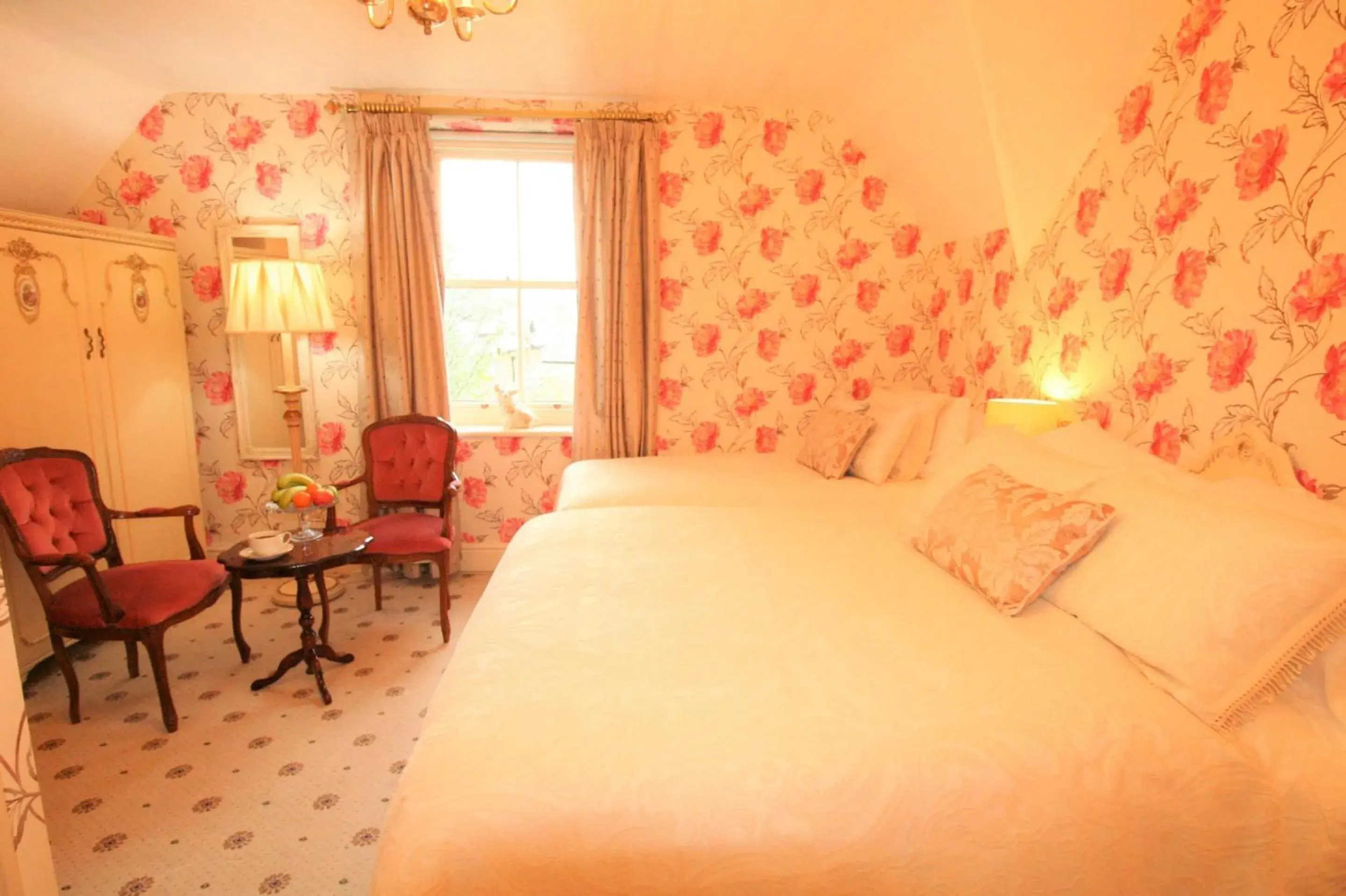 Comfort Triple Room with Shower in Kingscroft Comfort Triple Room with Shower in Kingscroft