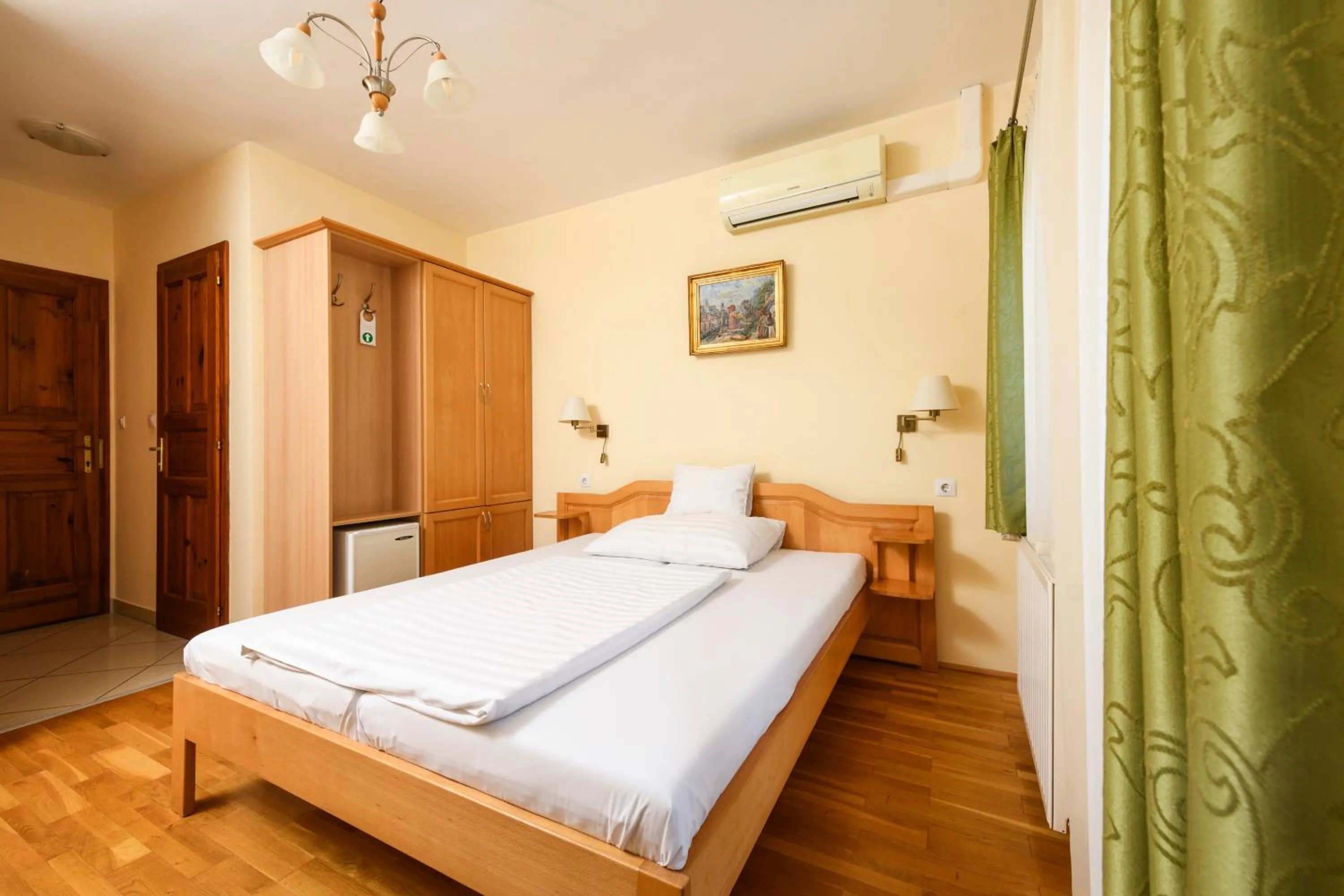 Property building, Bed in Ametiszt Hotel Harkány