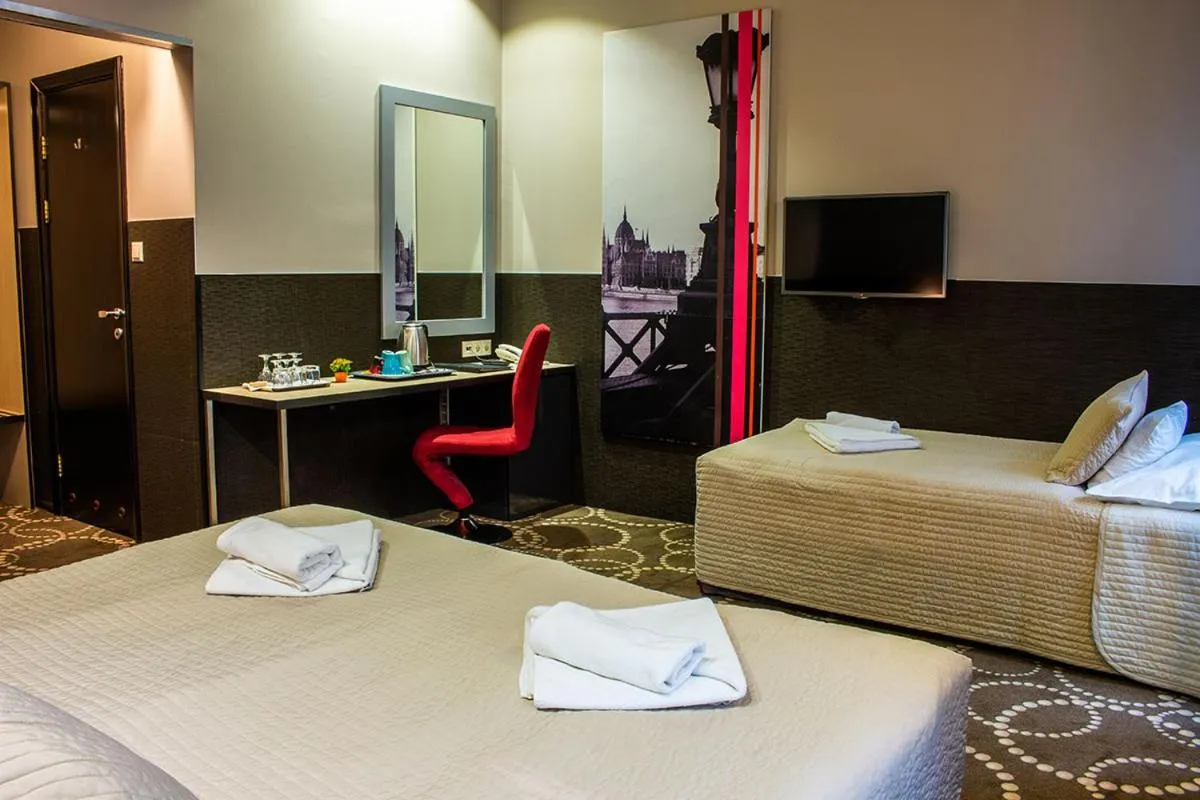 Photo of the whole room, Bed in Carat Boutique Hotel