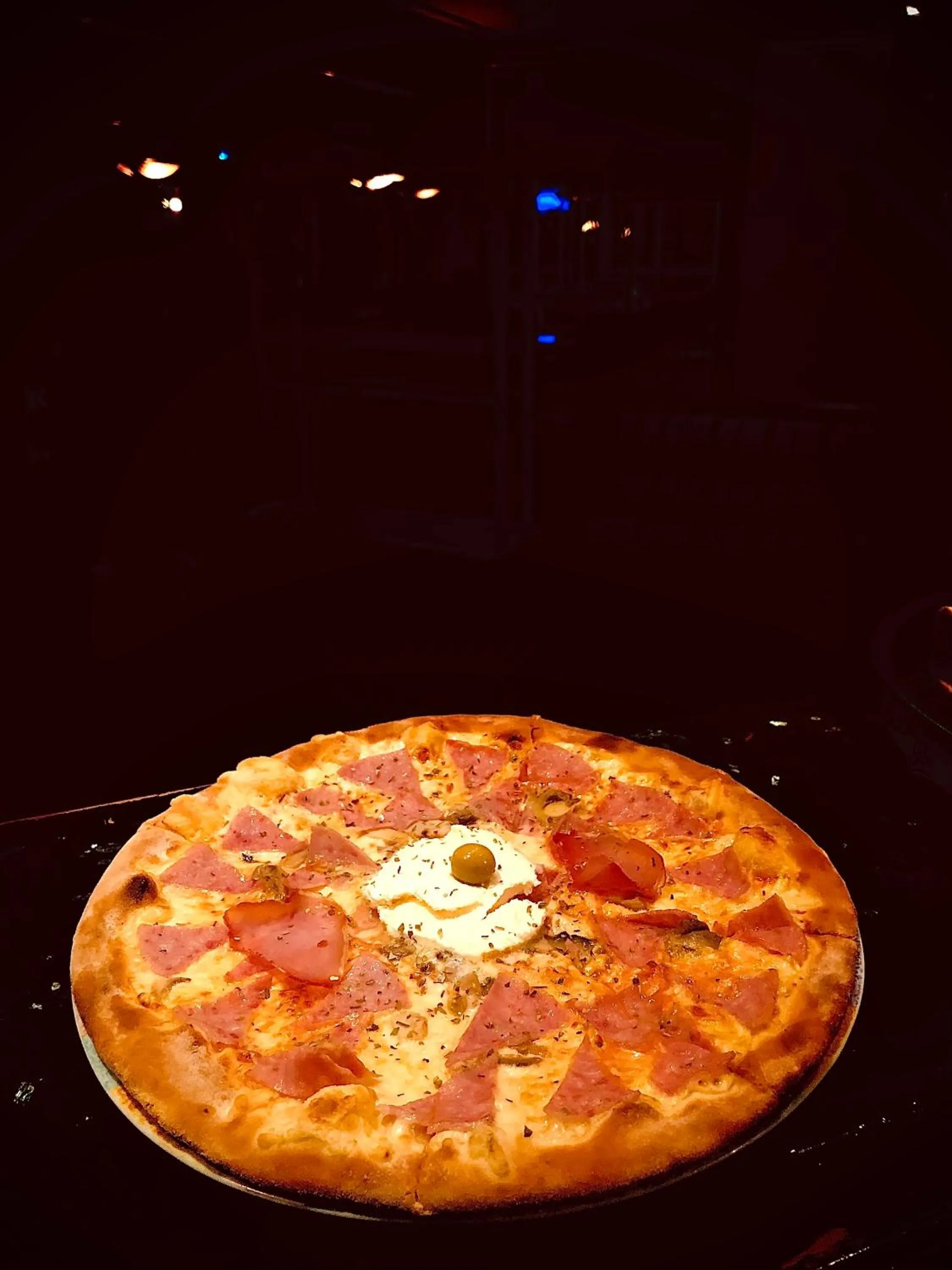 Restaurant/places to eat in Hotel Royal