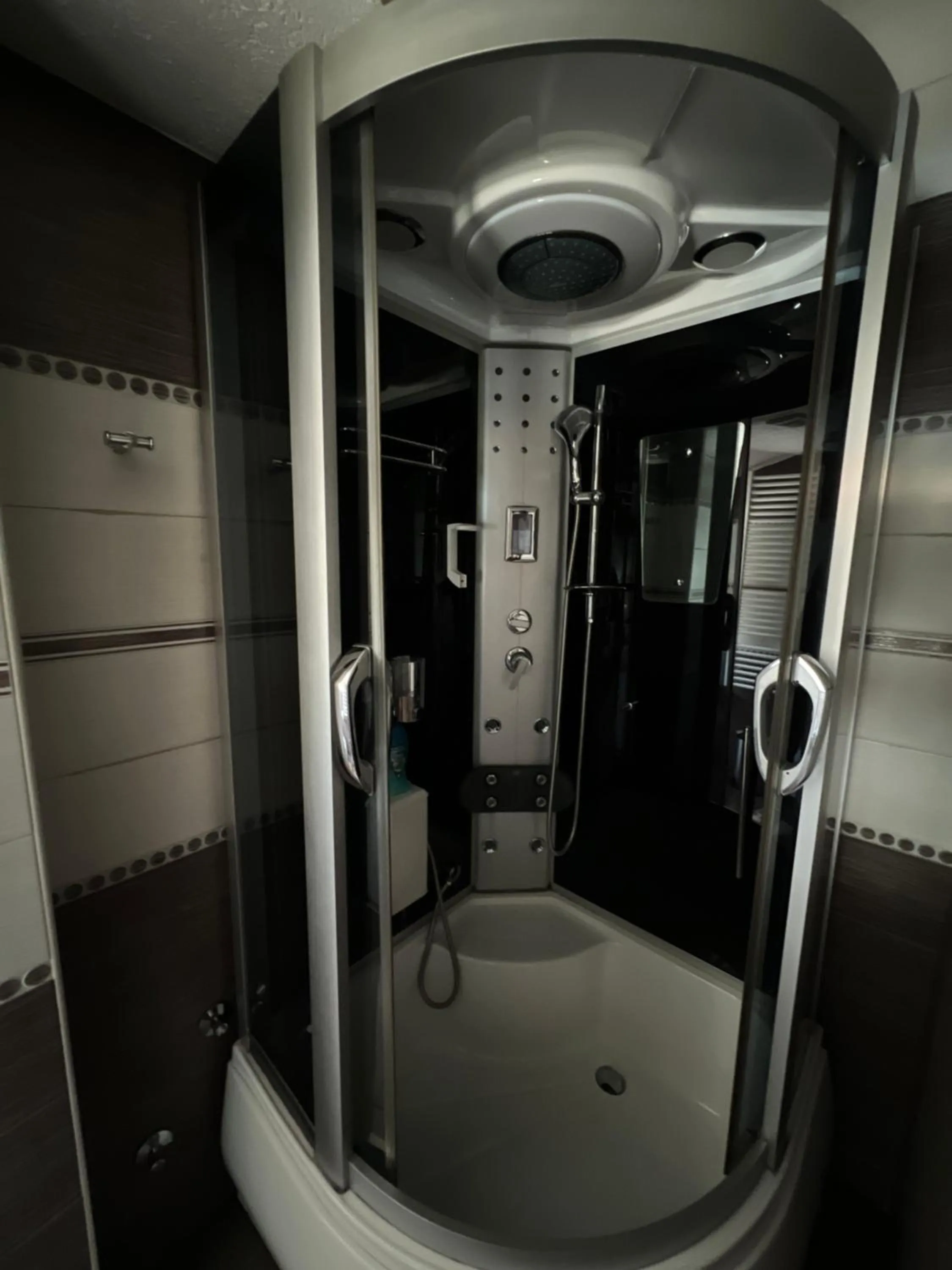 Shower in Hotel Royal