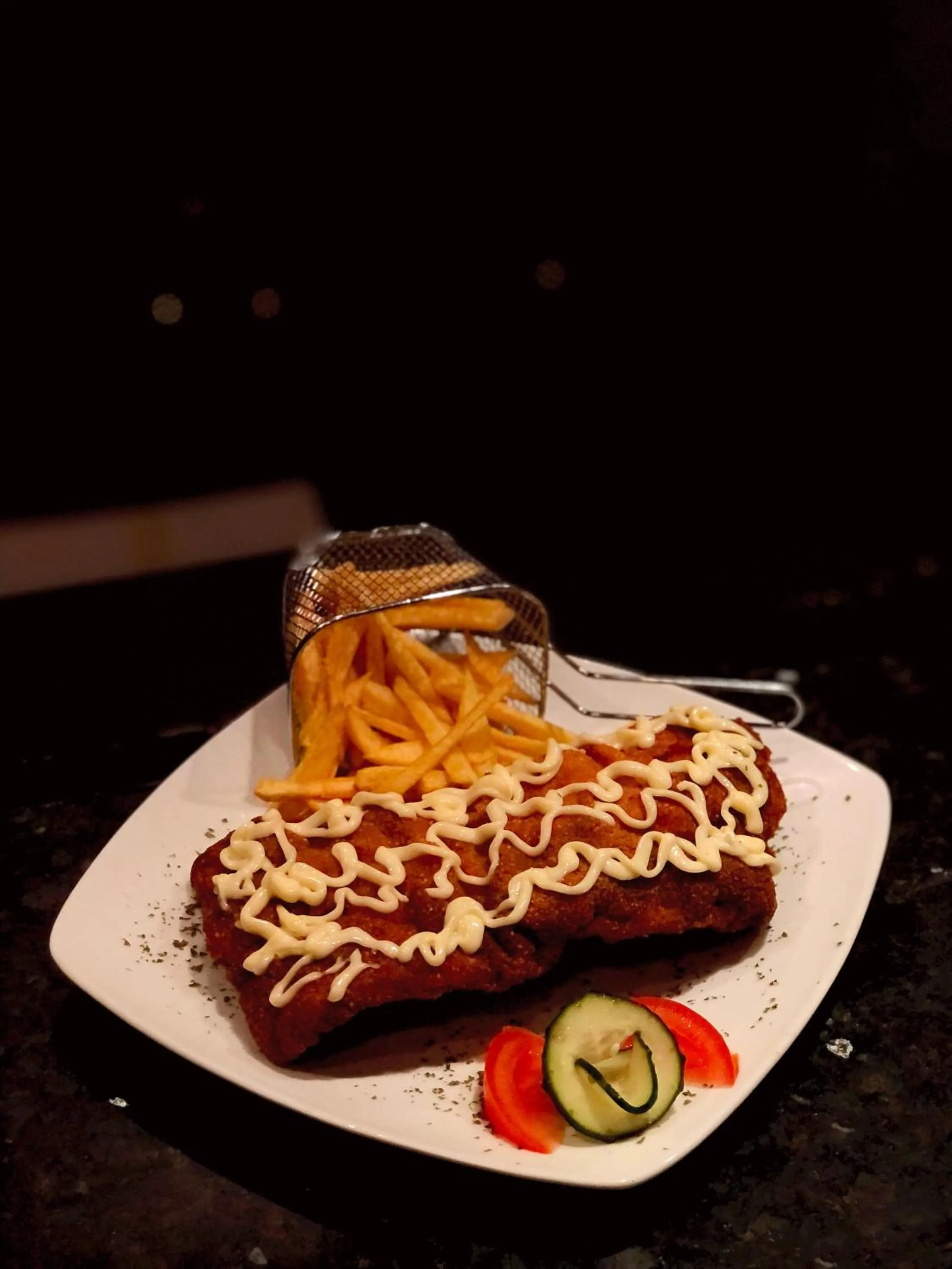 Restaurant/places to eat in Hotel Royal