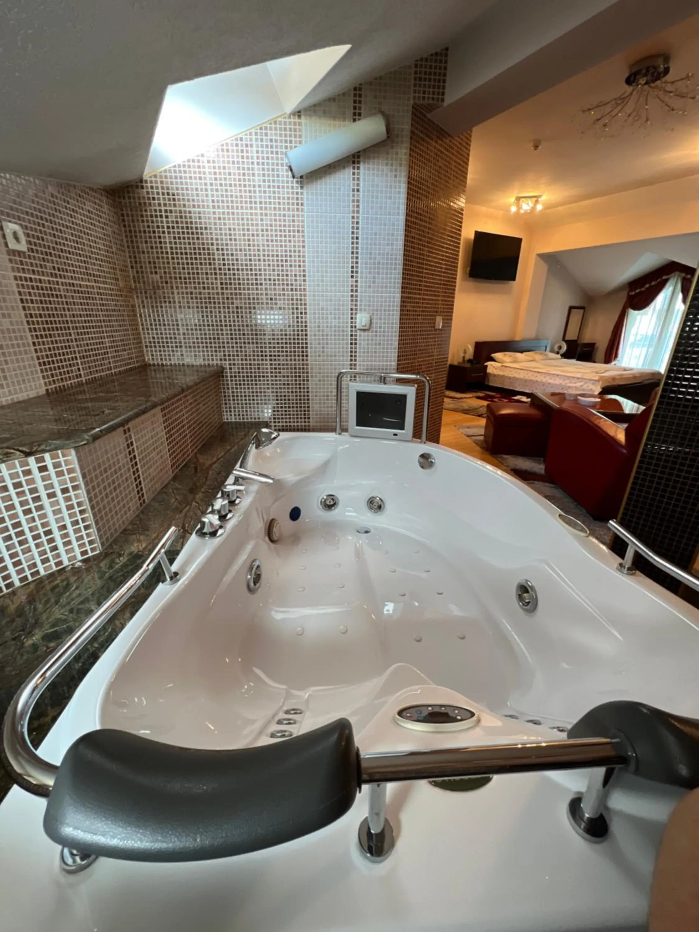 Hot Tub in Hotel Royal