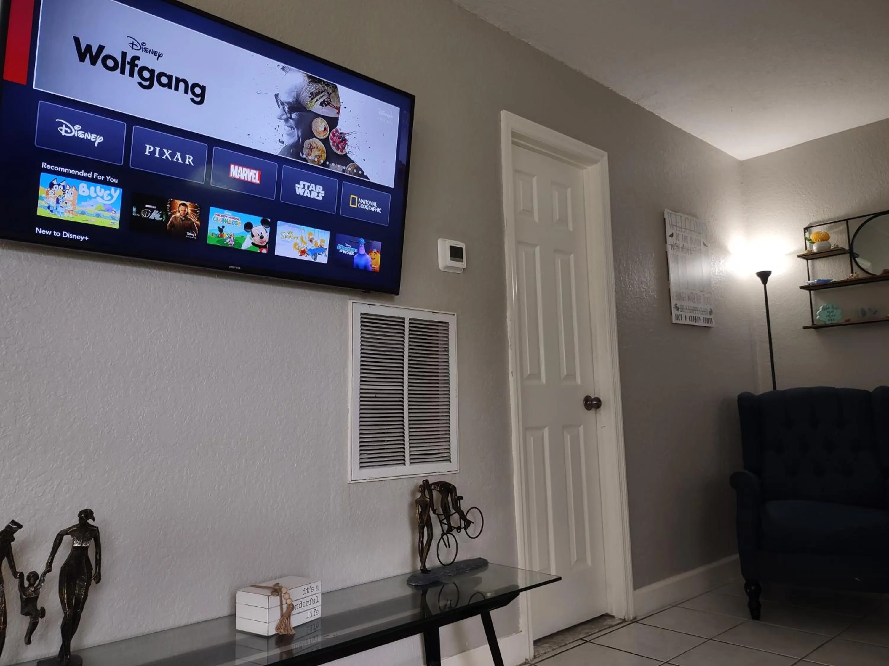 TV and multimedia in Sunshine Acre 2B 2B King Master Suite, BIG Yard