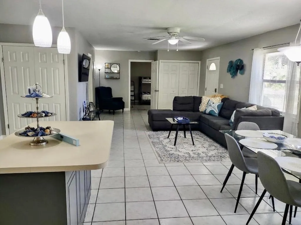 TV and multimedia in Sunshine Acre 2B 2B King Master Suite, BIG Yard