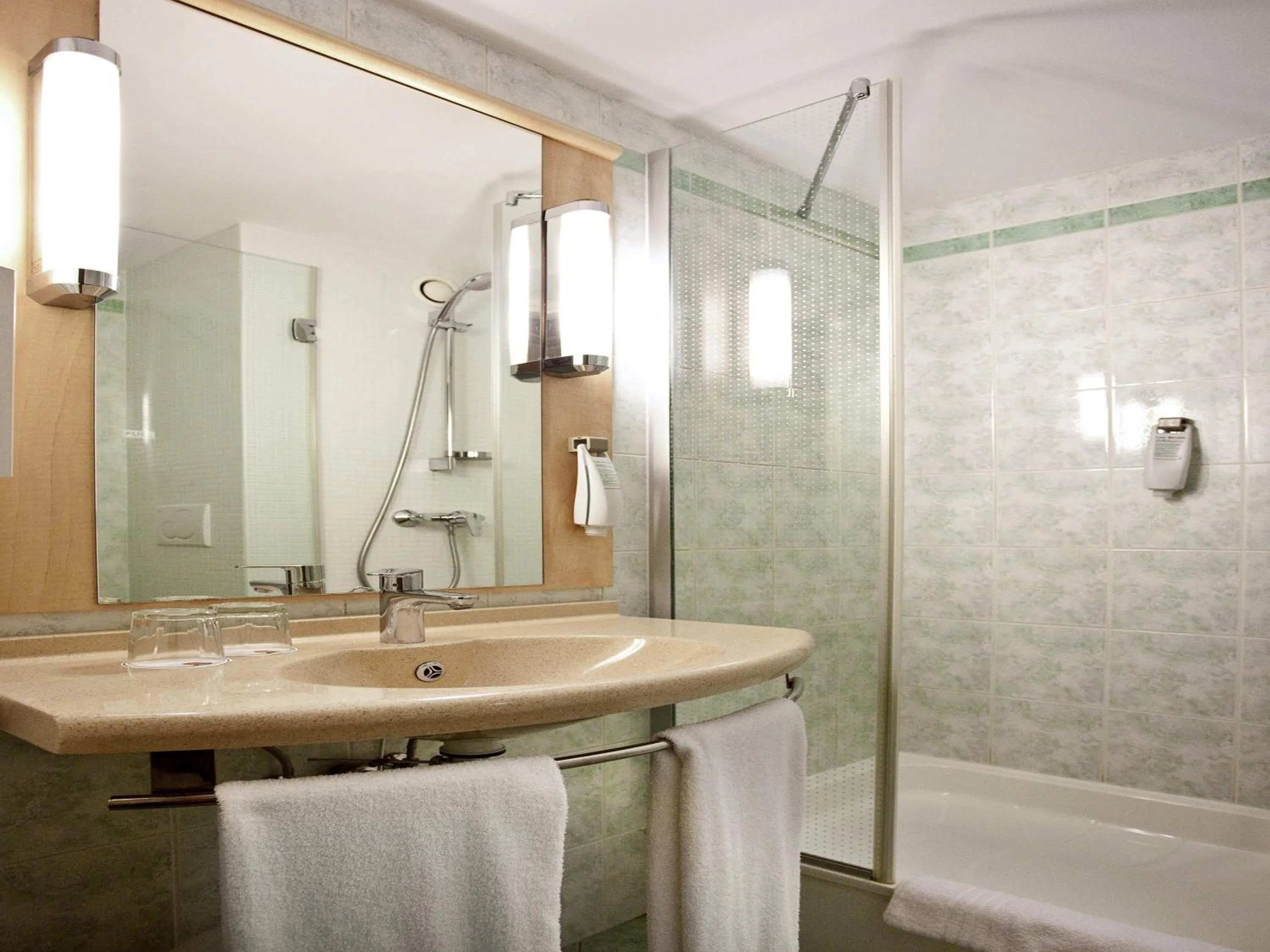 Bedroom in Ibis Budapest Centrum