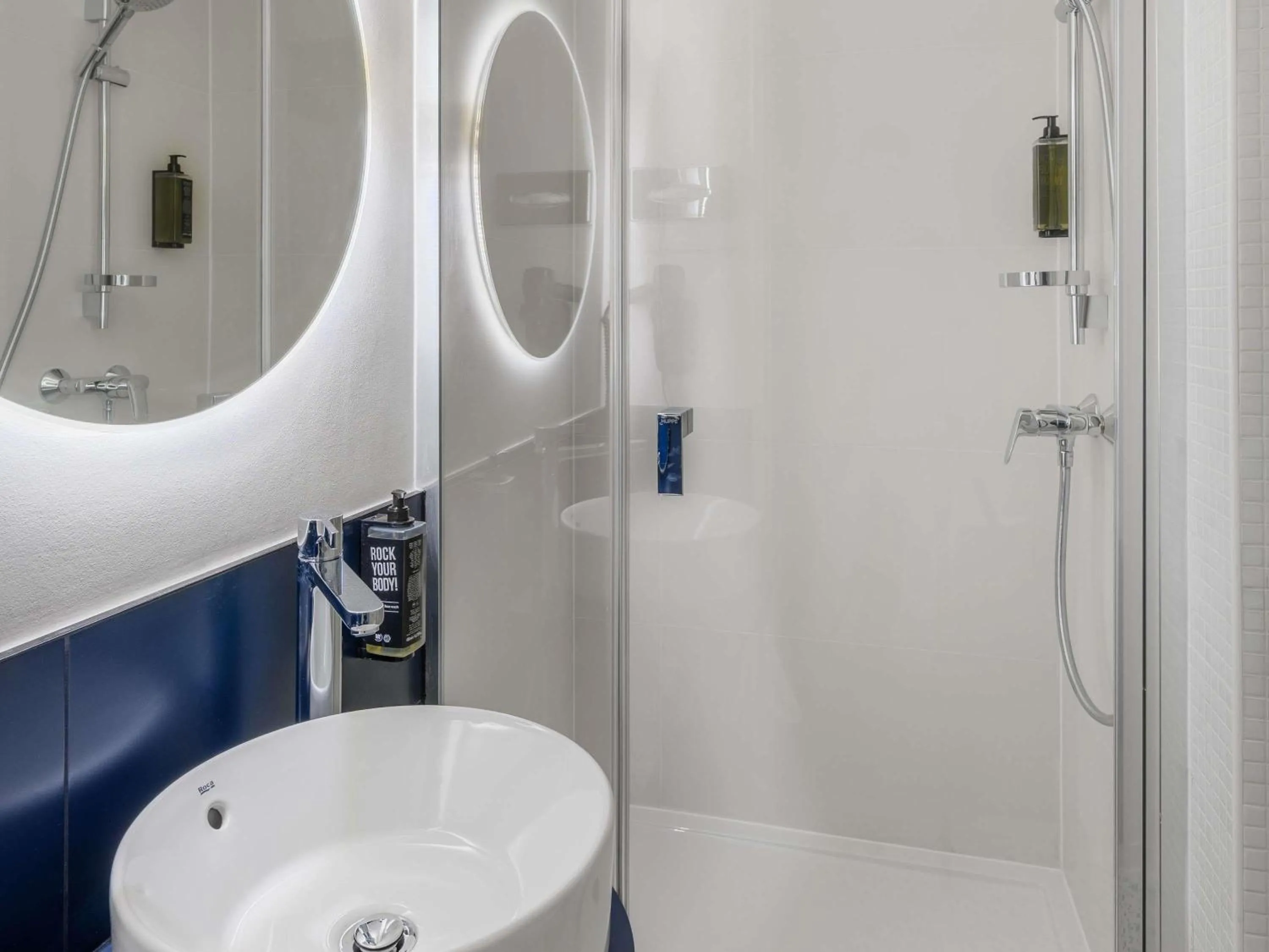 Bedroom in Ibis Budapest Centrum