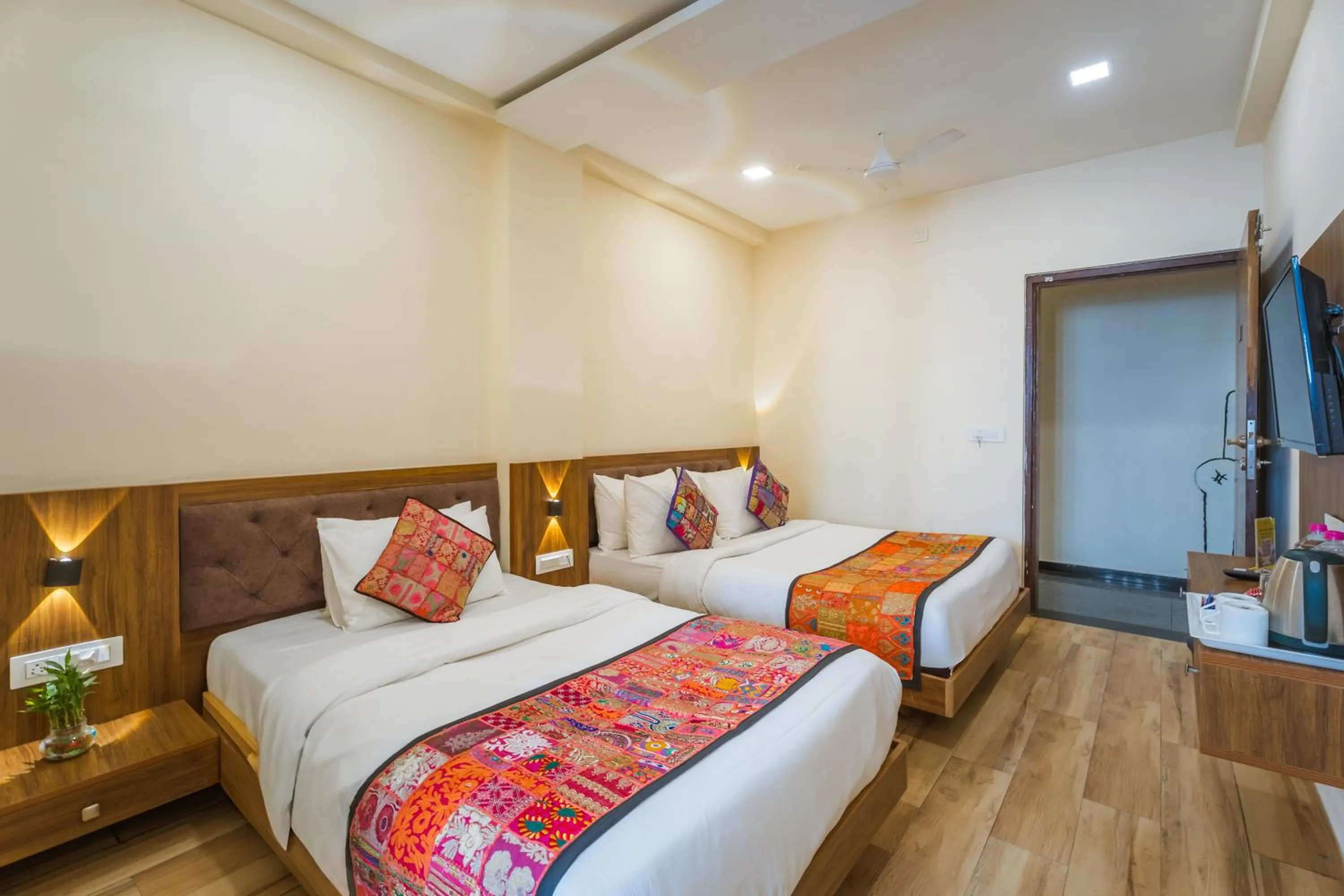 Photo of the whole room, Bed in Tripli Hotels Le Shelton