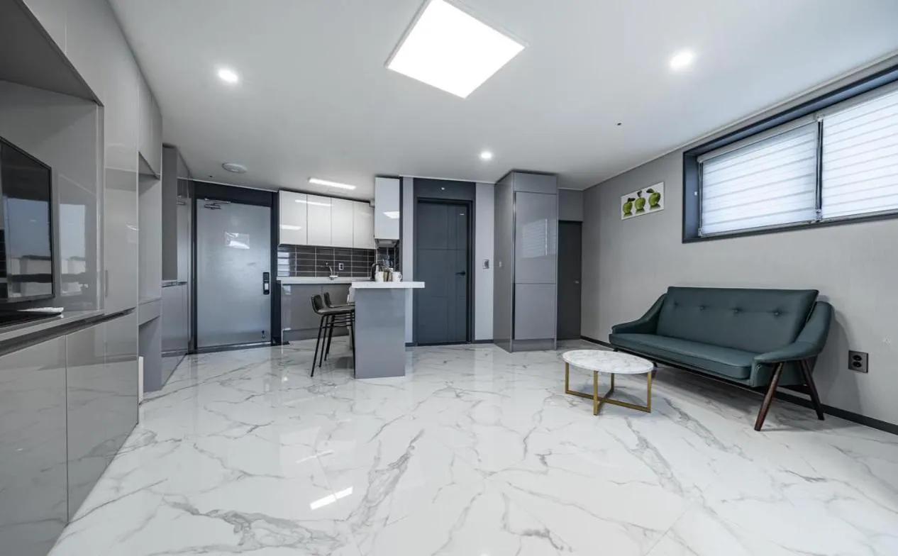 Songjeong Blue Castle Hotel