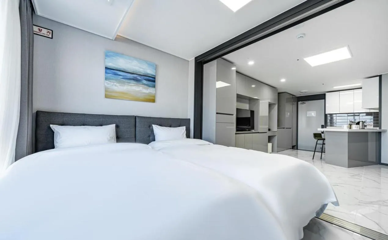 Bed in Songjeong Blue Castle Hotel