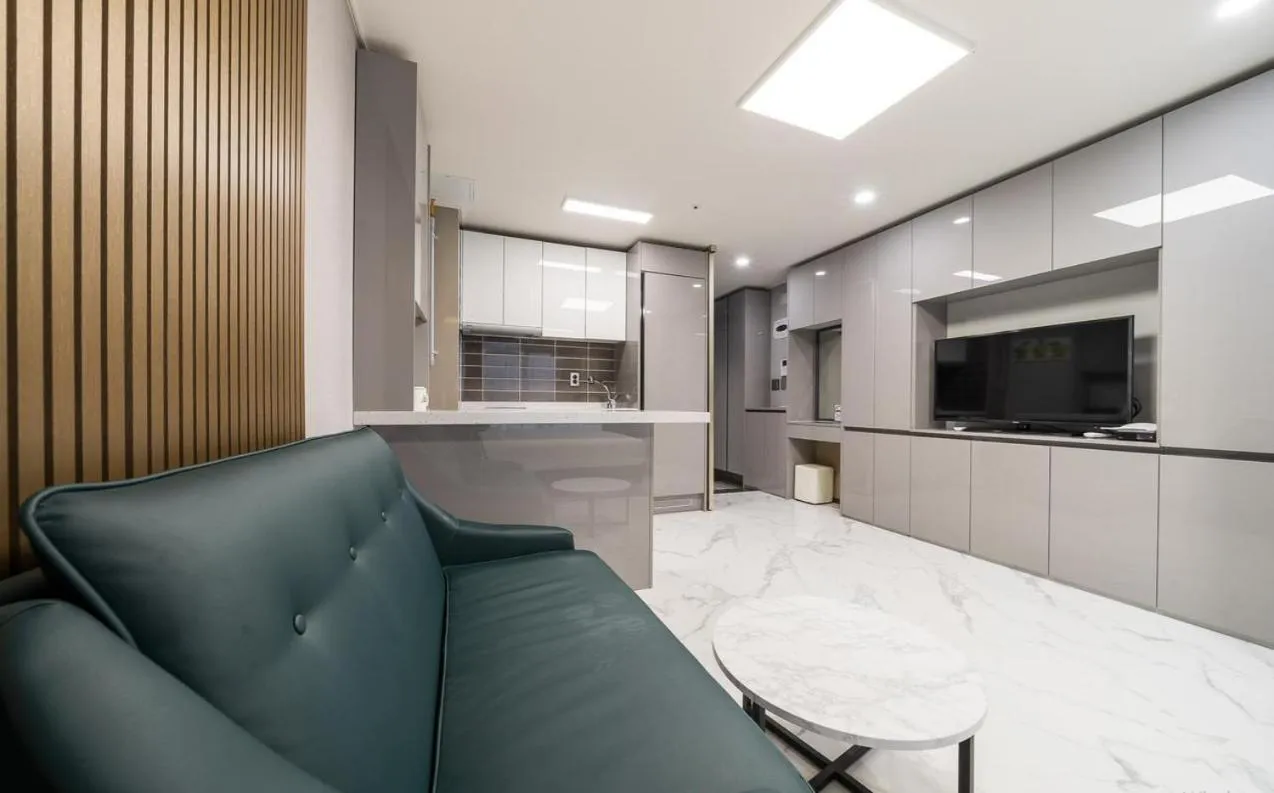 Songjeong Blue Castle Hotel