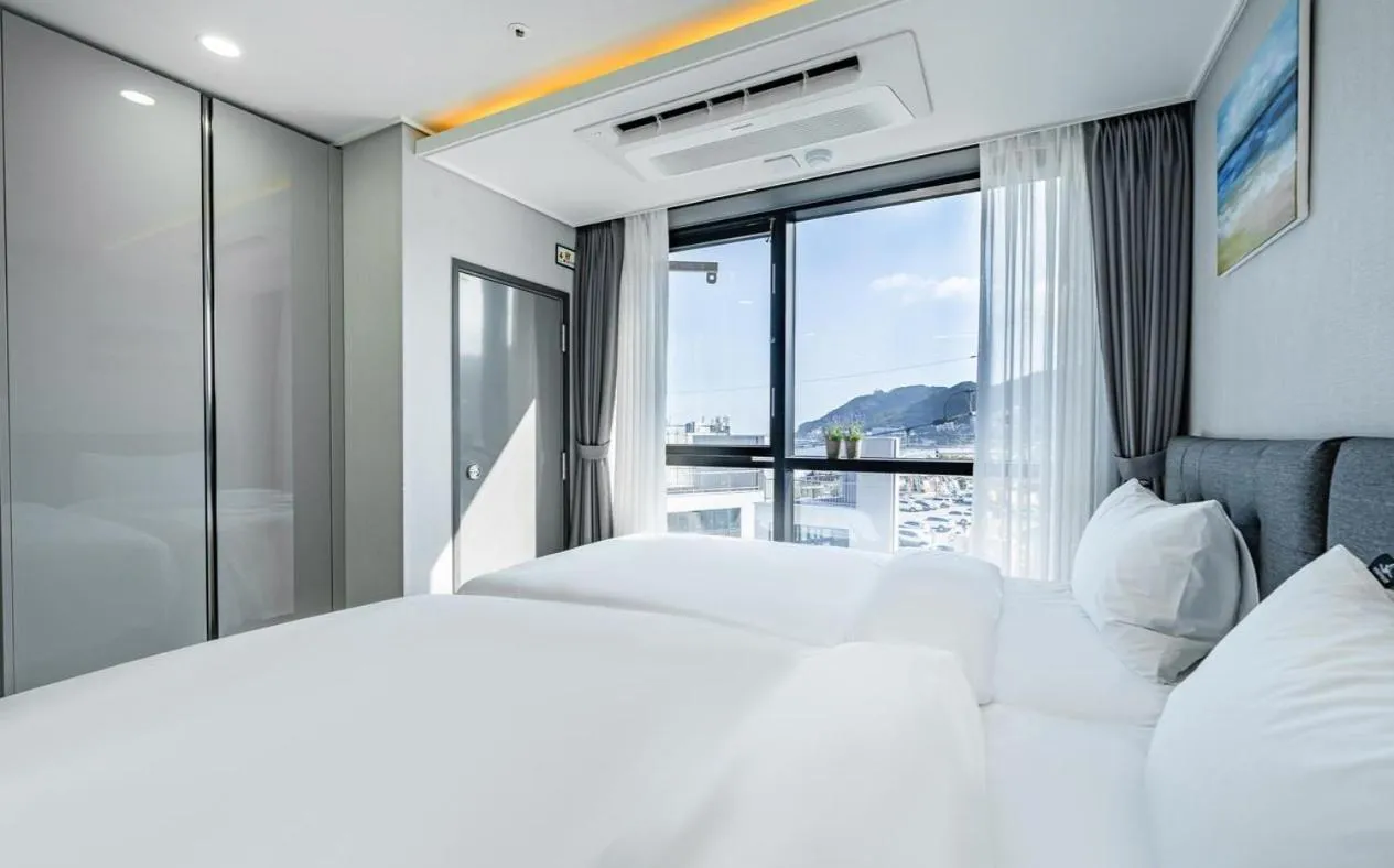 Bed in Songjeong Blue Castle Hotel