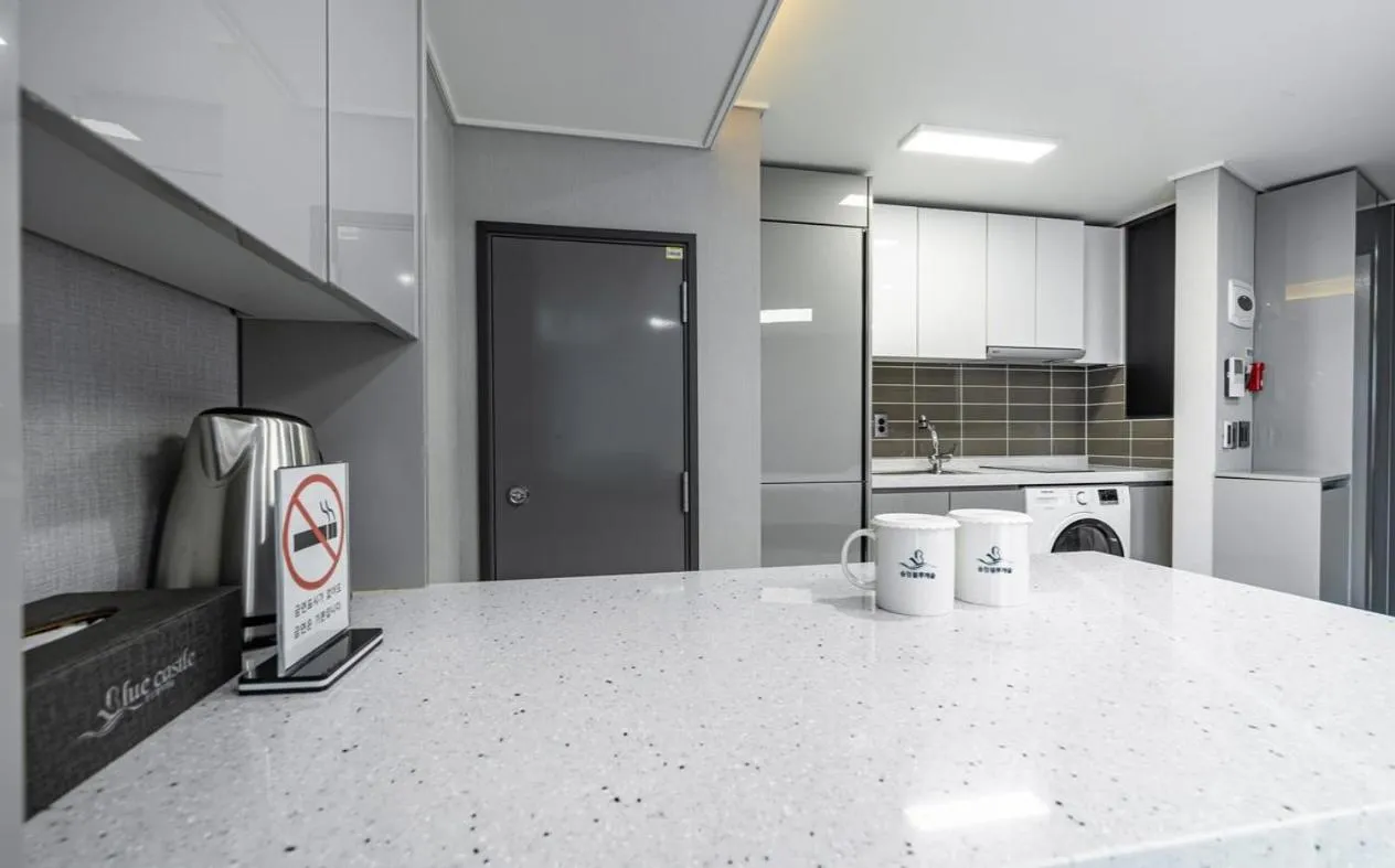 Songjeong Blue Castle Hotel