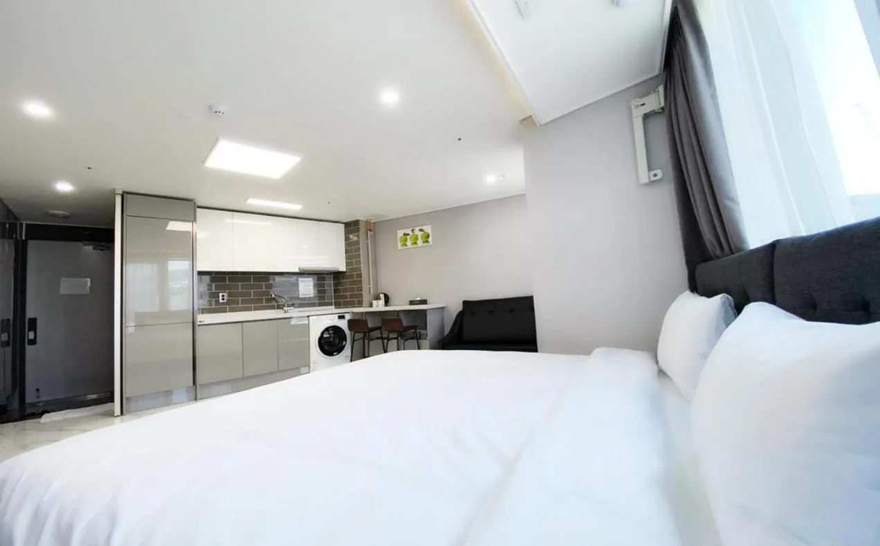 Bed in Songjeong Blue Castle Hotel