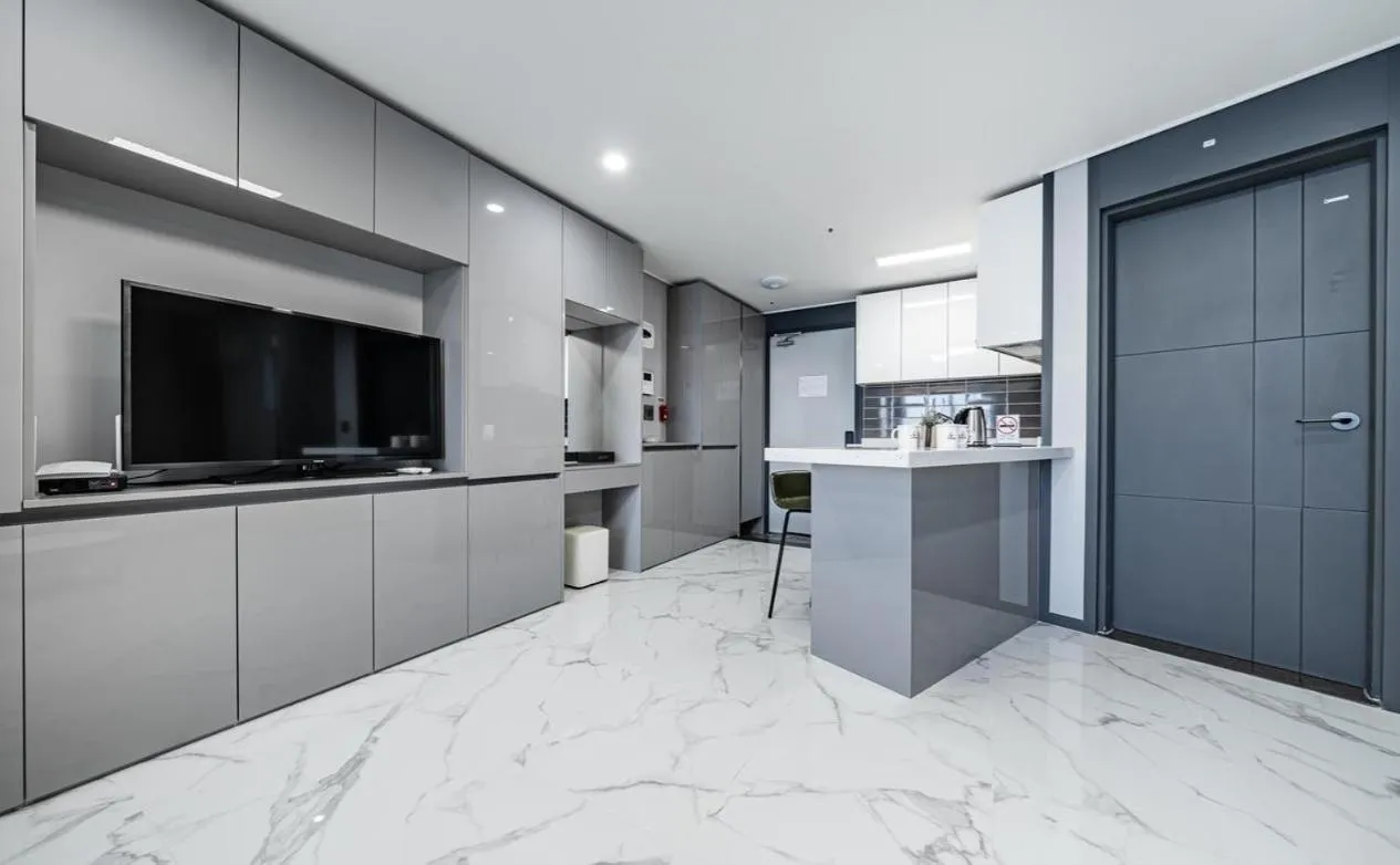 Songjeong Blue Castle Hotel