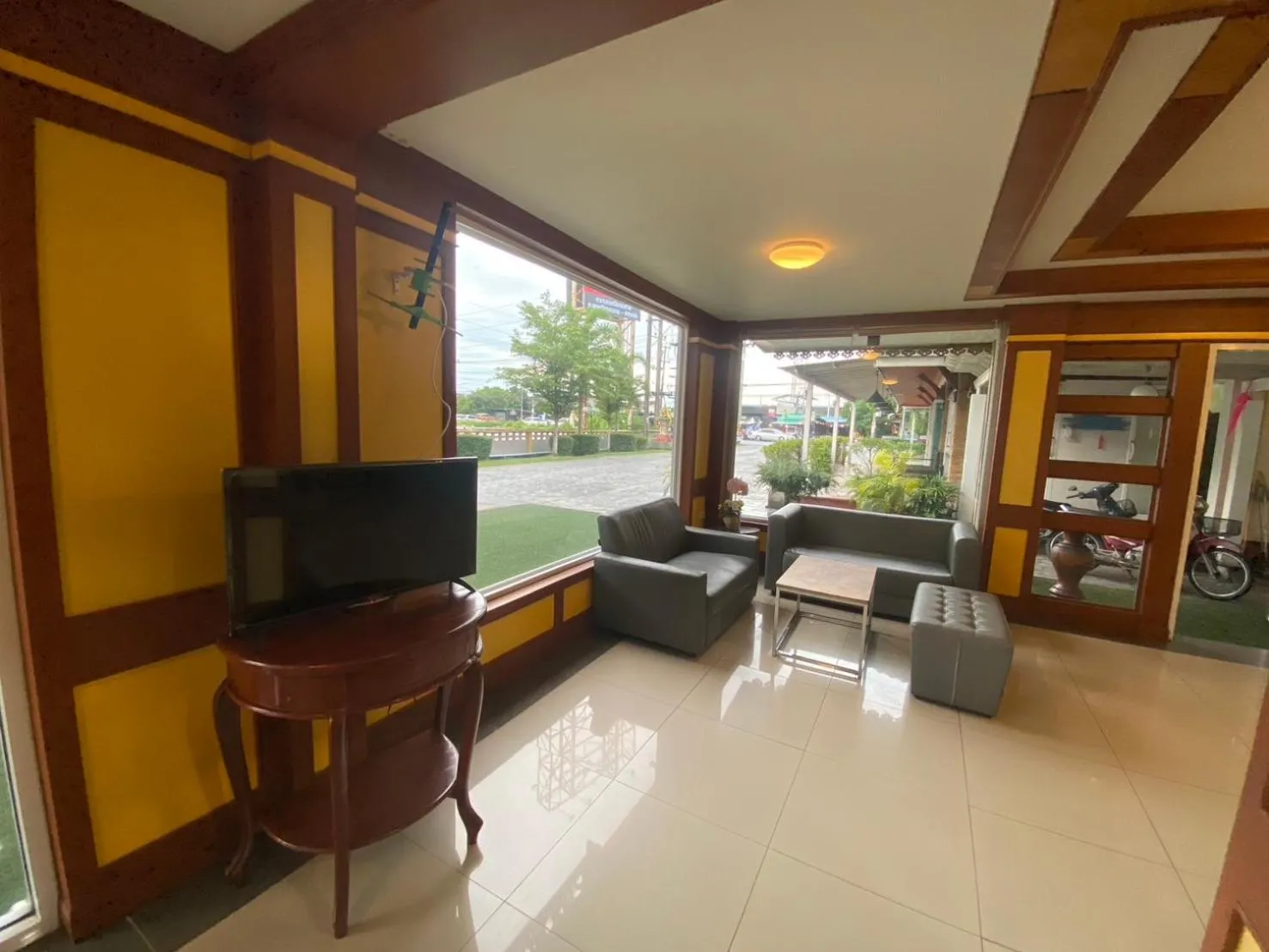Communal lounge/ TV room in Kiatnakhon Hotel