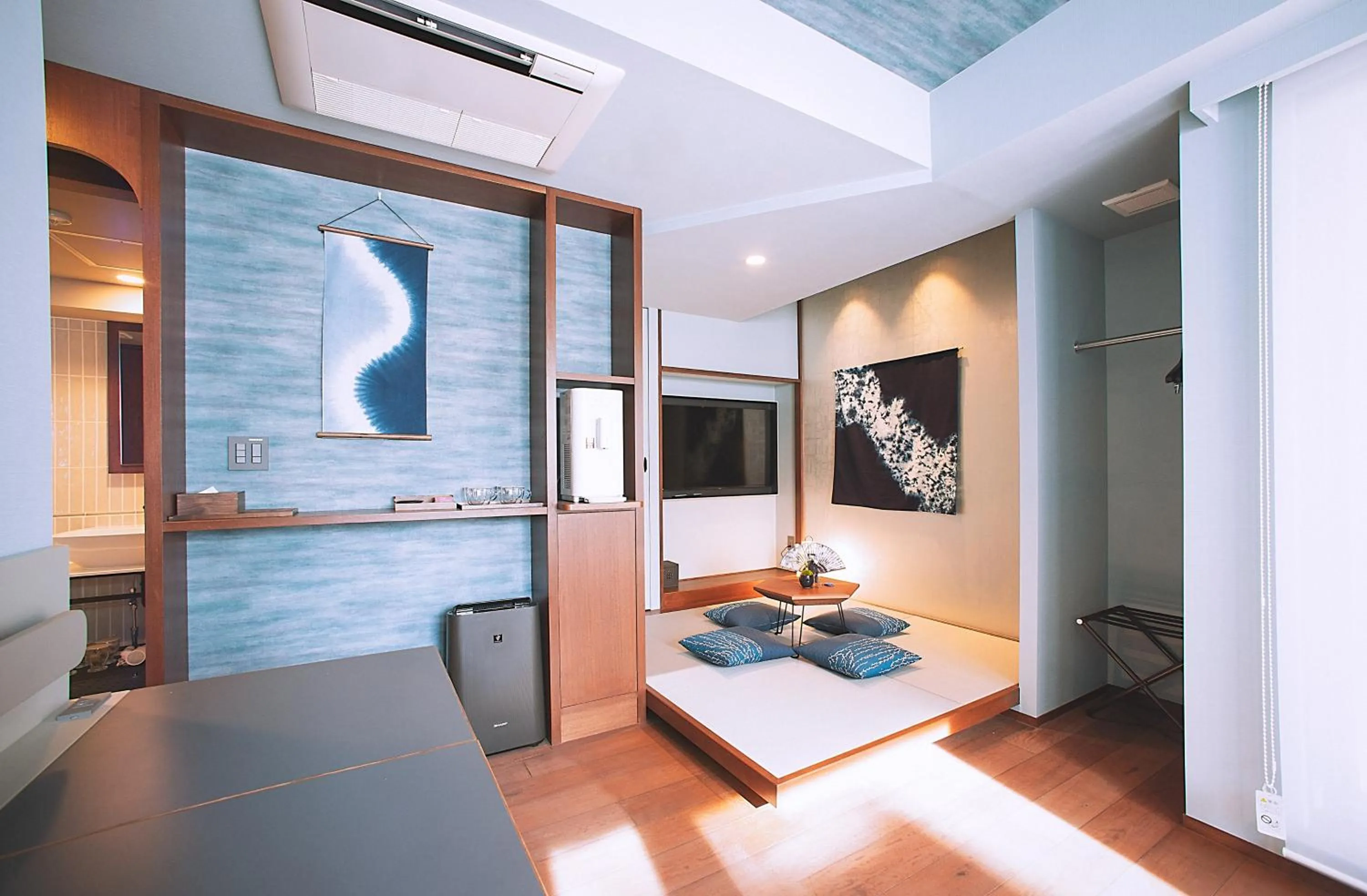 Photo of the whole room, Bed in Asakusa Kaede 浅草楓