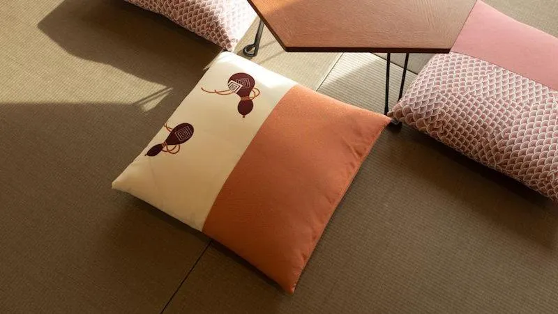 Decorative detail, Bed in Asakusa Kaede 浅草楓