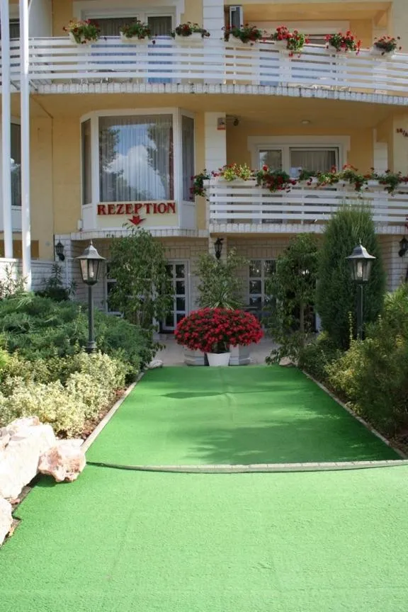 Facade/entrance in Apartman Bella Hotel