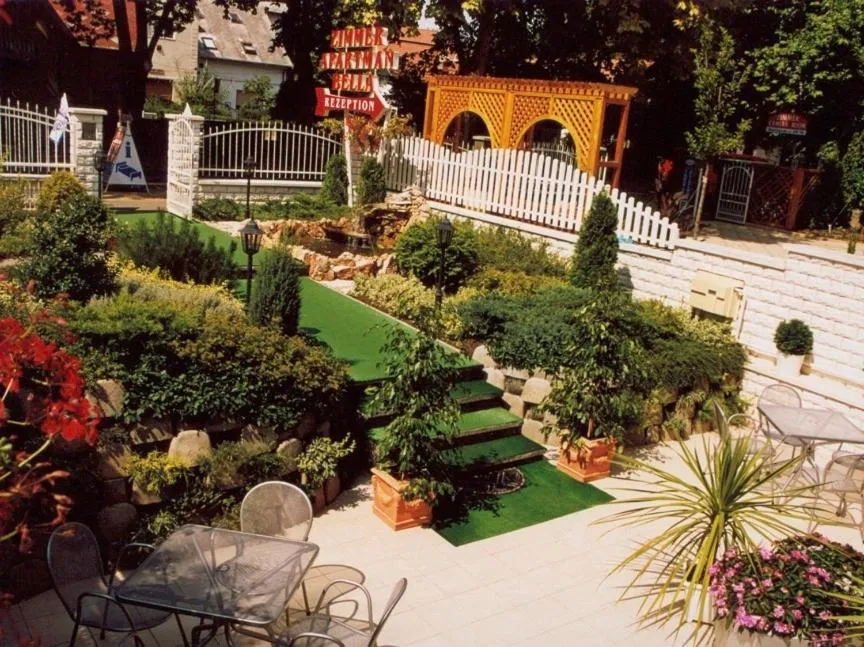 Garden in Apartman Bella Hotel