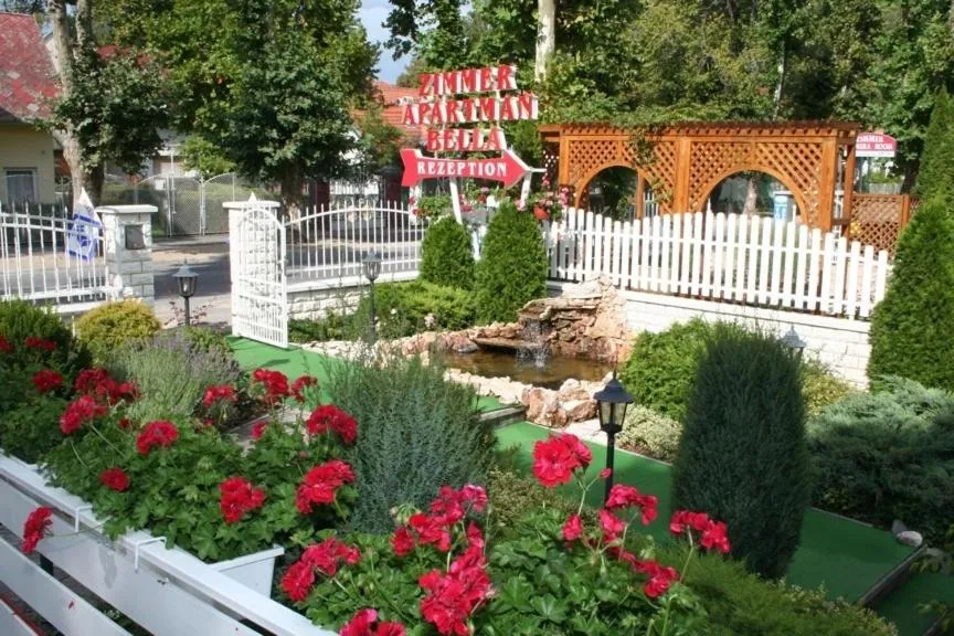 Garden in Apartman Bella Hotel