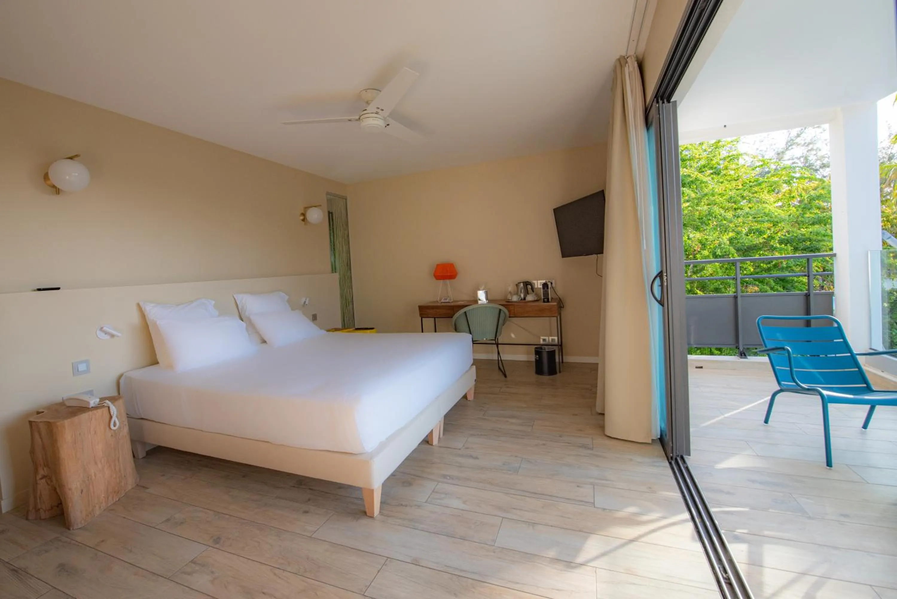 Photo of the whole room, Bed in Boutik Hôtel 2A - Adult Only