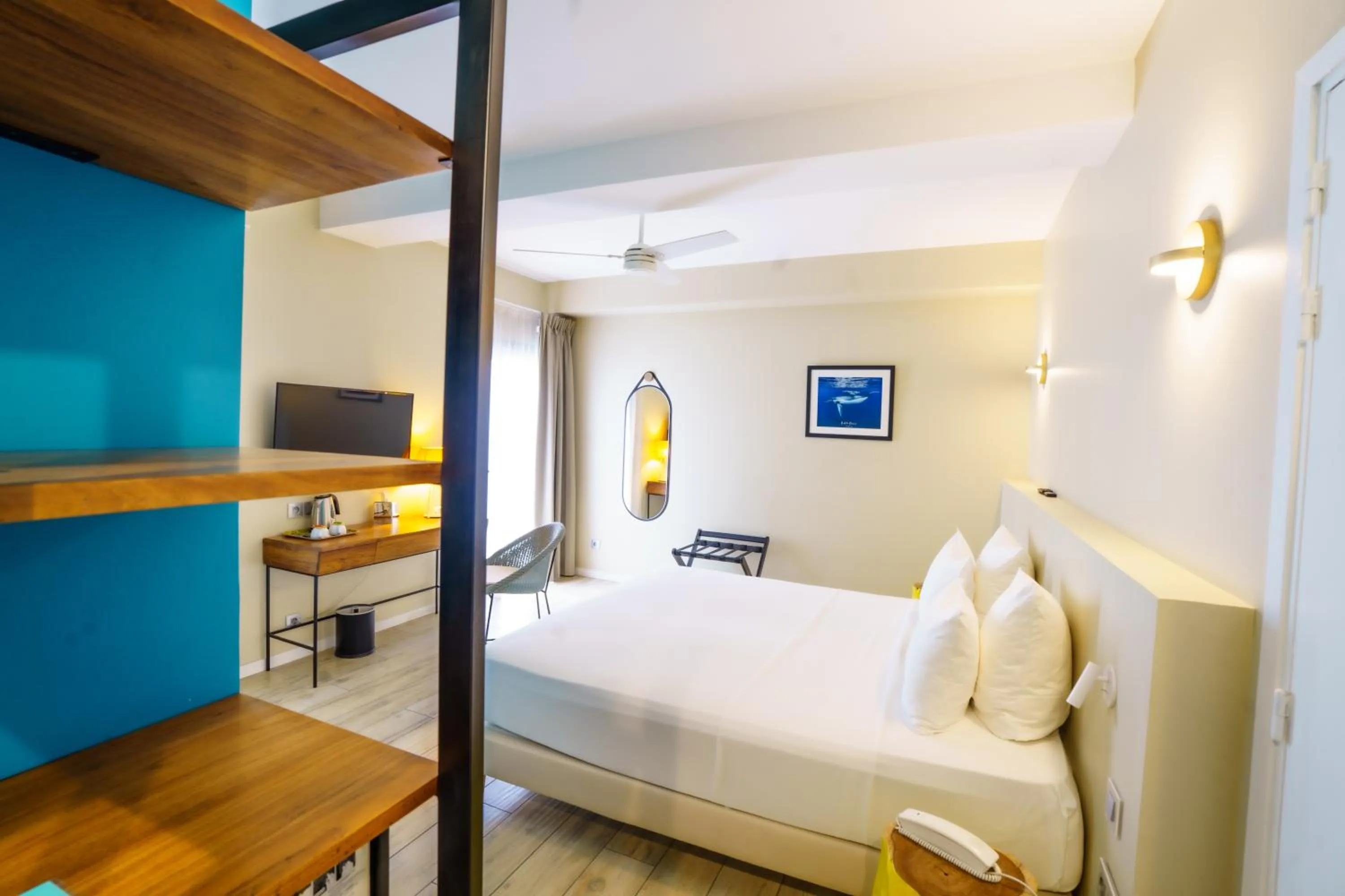 Photo of the whole room, Bed in Boutik Hôtel 2A - Adult Only