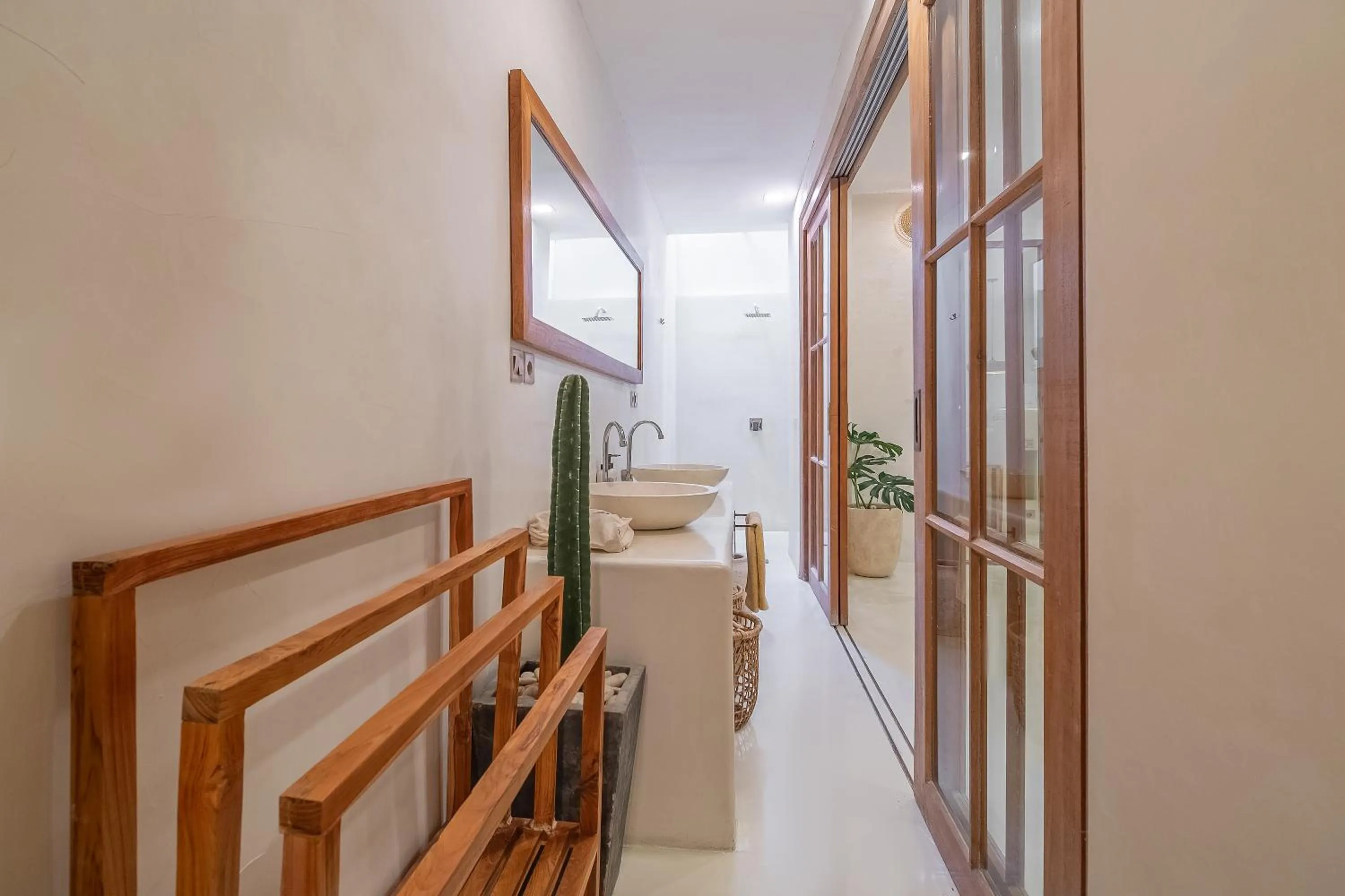 Shower in White Goose Boutique Hotel