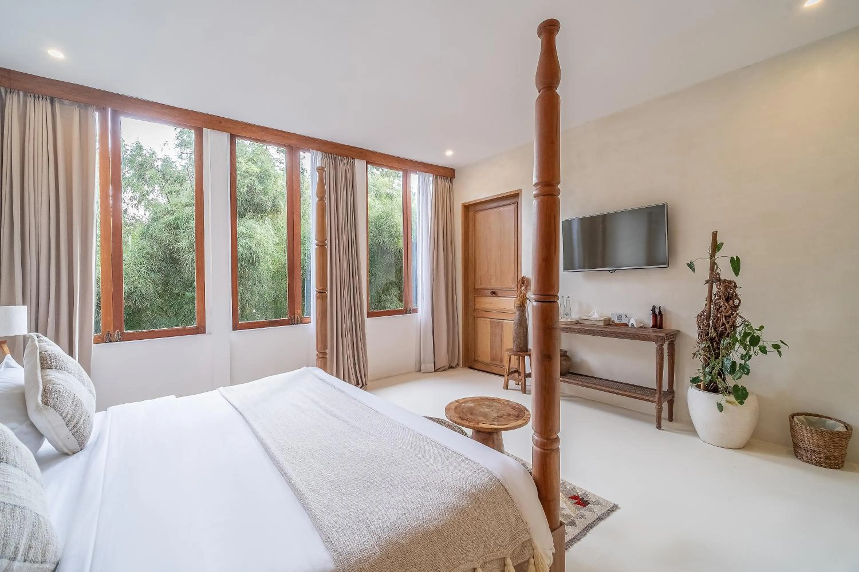 TV and multimedia in White Goose Boutique Hotel