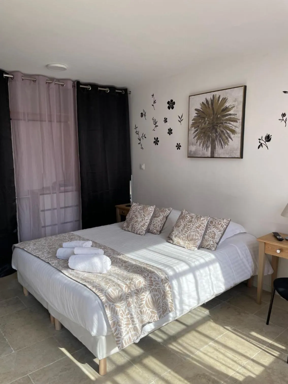 Bedroom, Bed in Belle Normandy