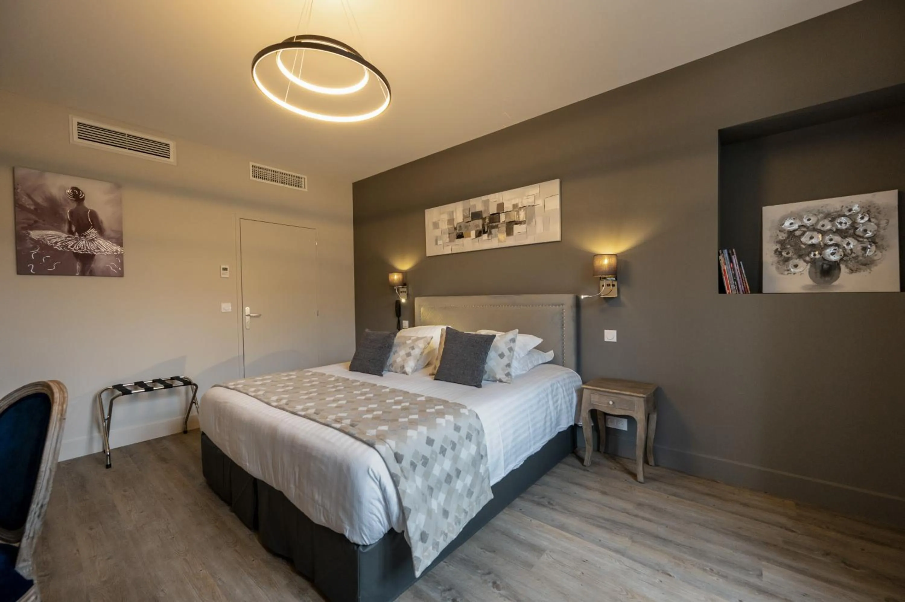 Photo of the whole room, Bed in Belle Normandy