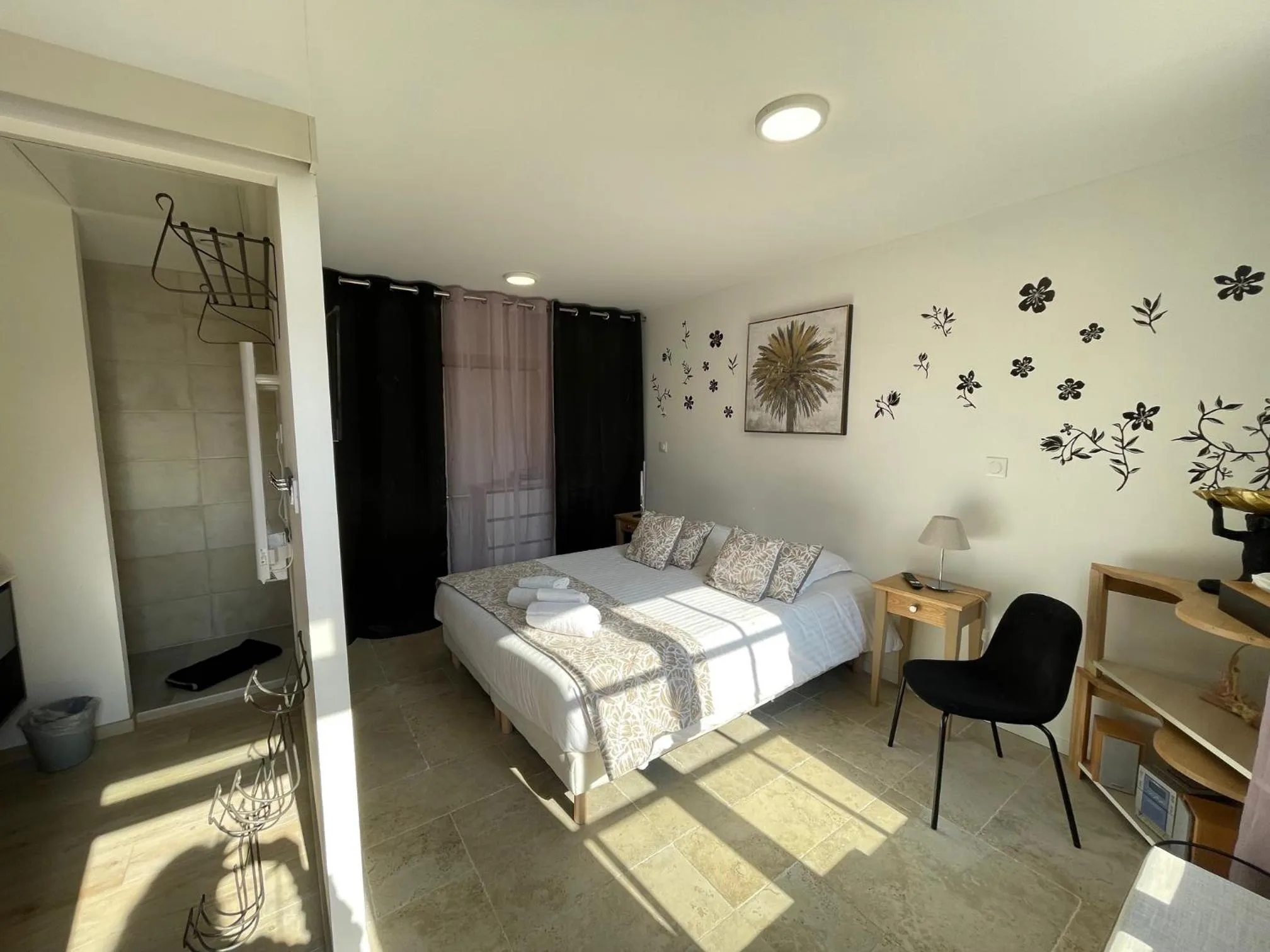 Bedroom, Bed in Belle Normandy