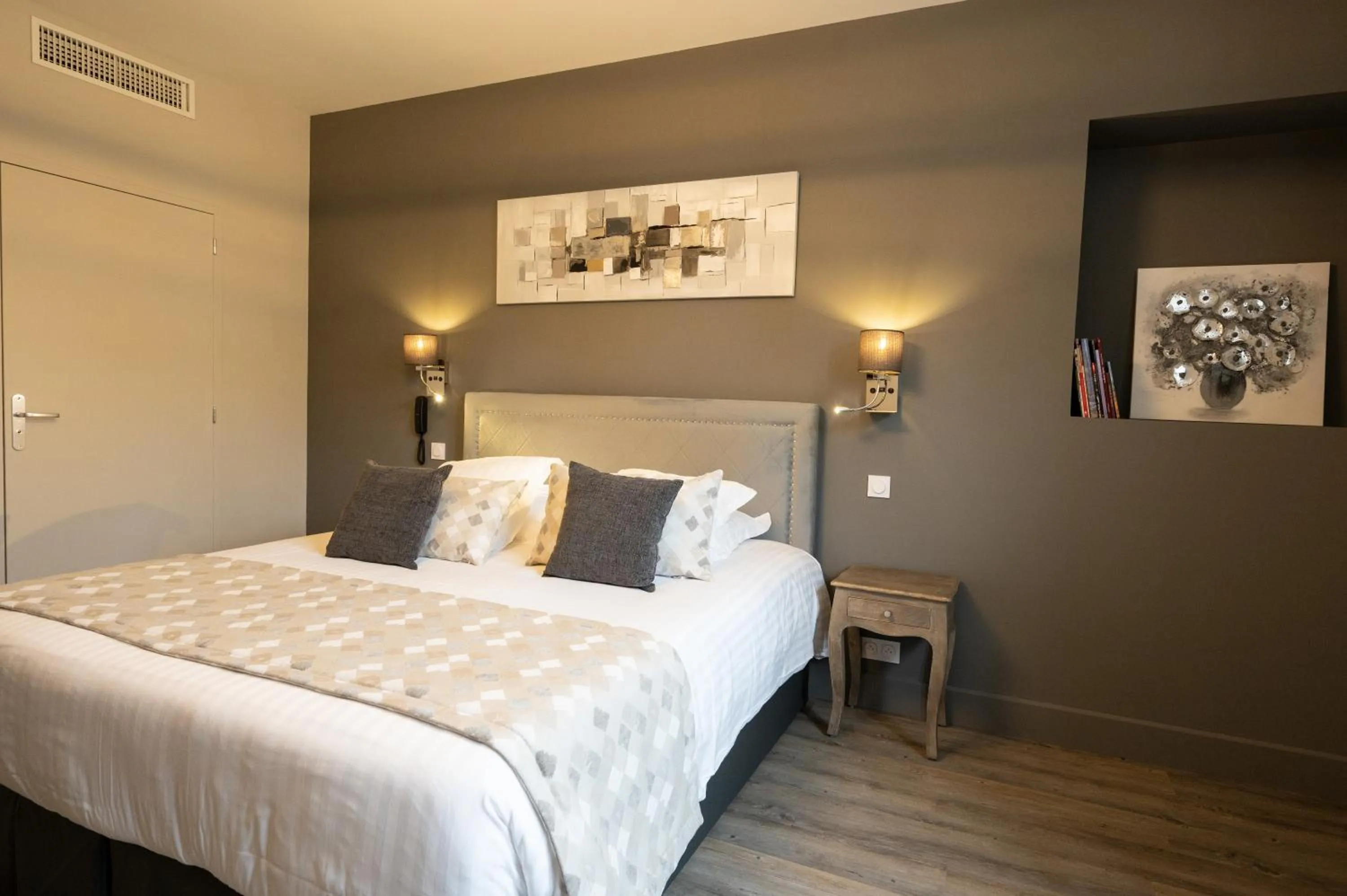 Bedroom, Bed in Belle Normandy