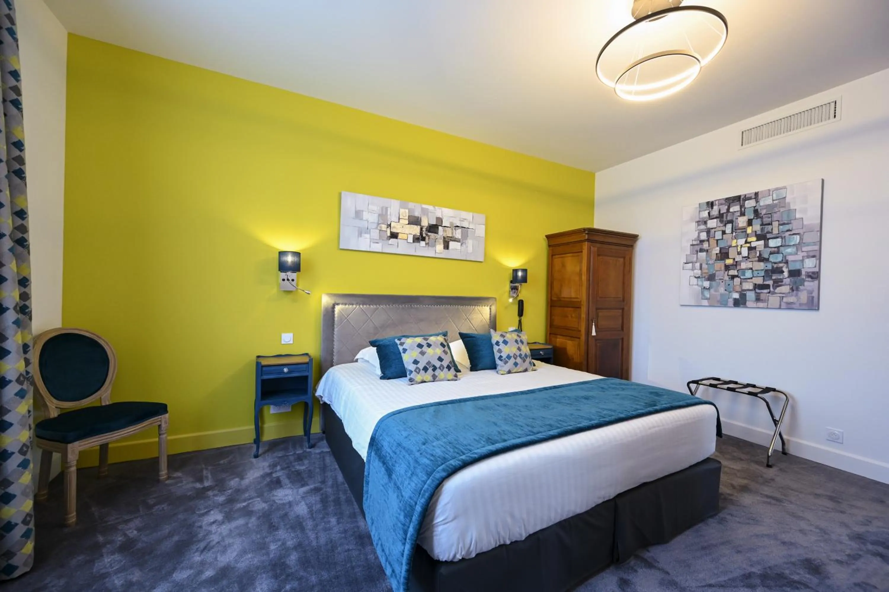 Photo of the whole room, Bed in Belle Normandy