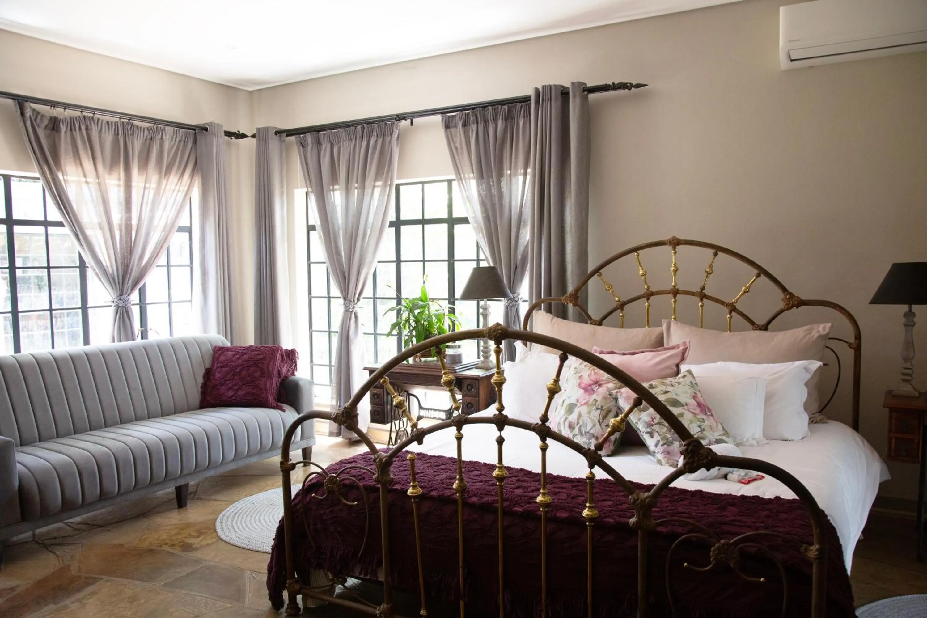 Photo of the whole room, Bed in Ben's Bed and Breakfast