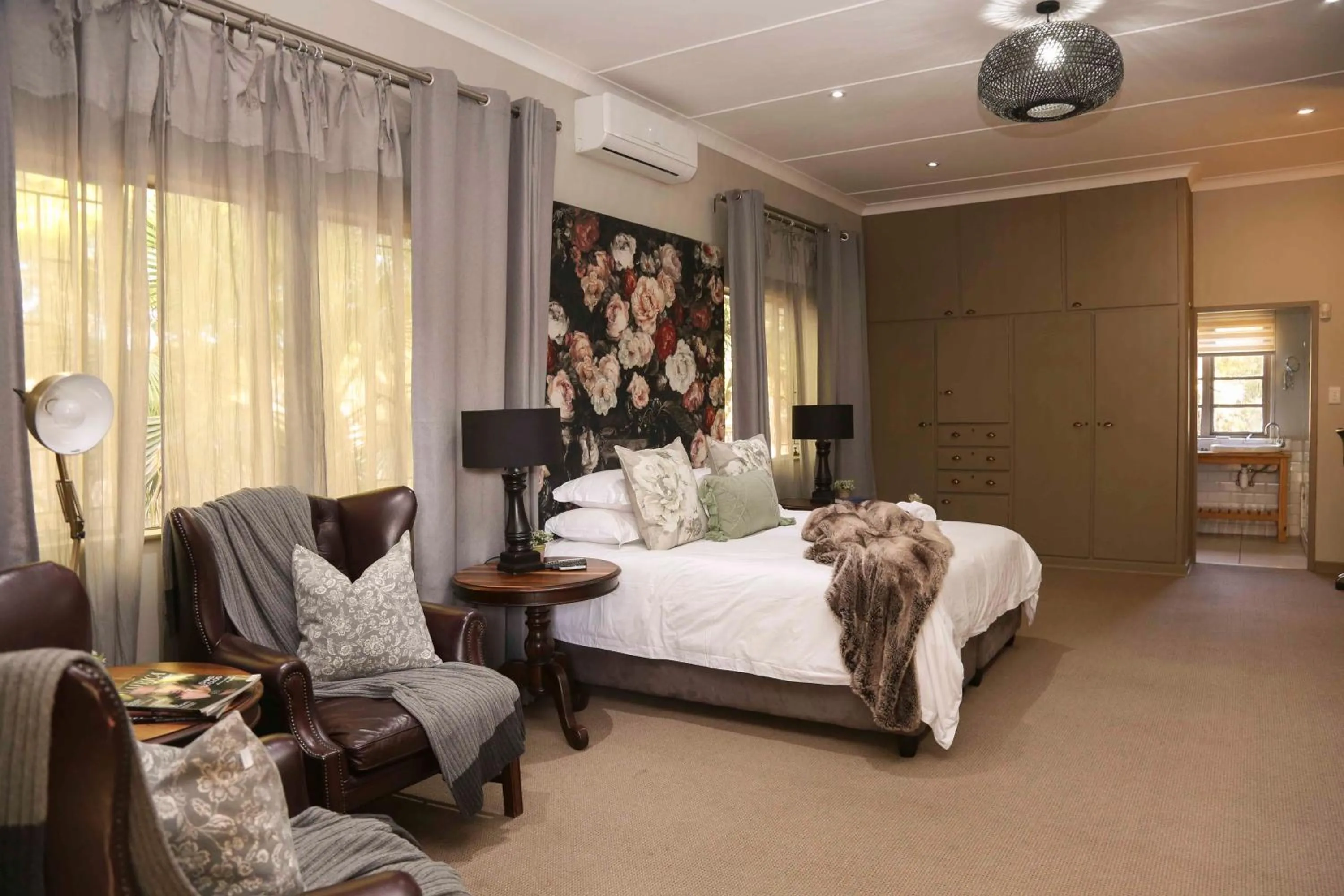 Photo of the whole room, Bed in Ben's Bed and Breakfast